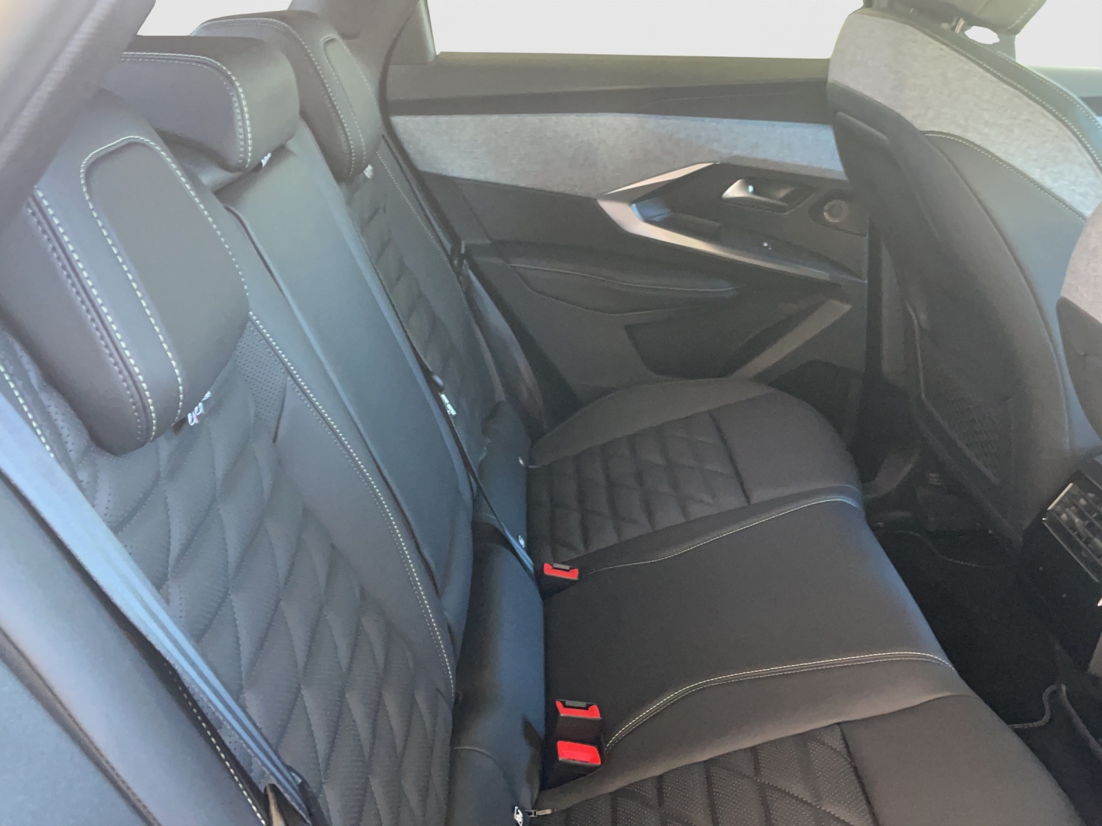 PEUGEOT 3008 NEW 73kWh GT-image-8