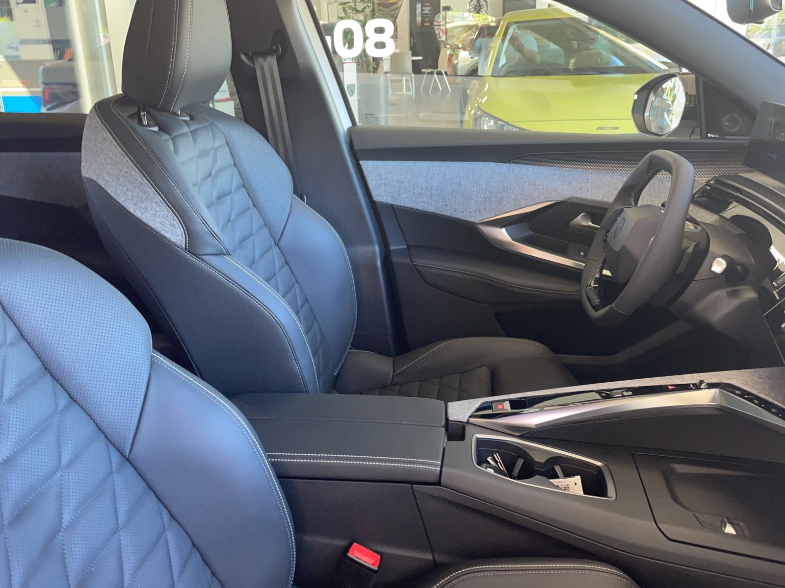 PEUGEOT 3008 NEW 73kWh GT-image-12