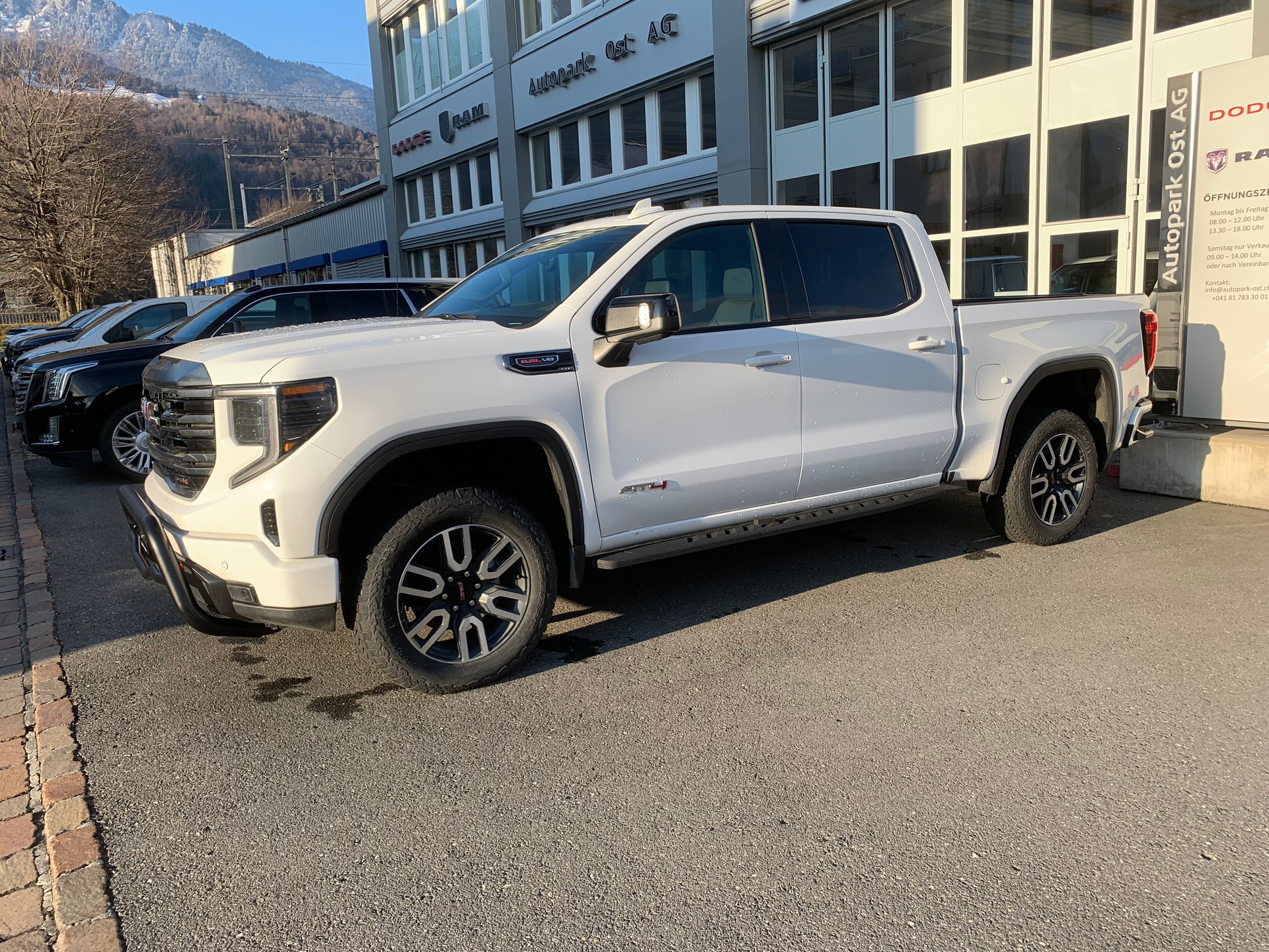 GMC Sierra 1500 AT4 Crew Cab 6.2l V8 MY25-image-1