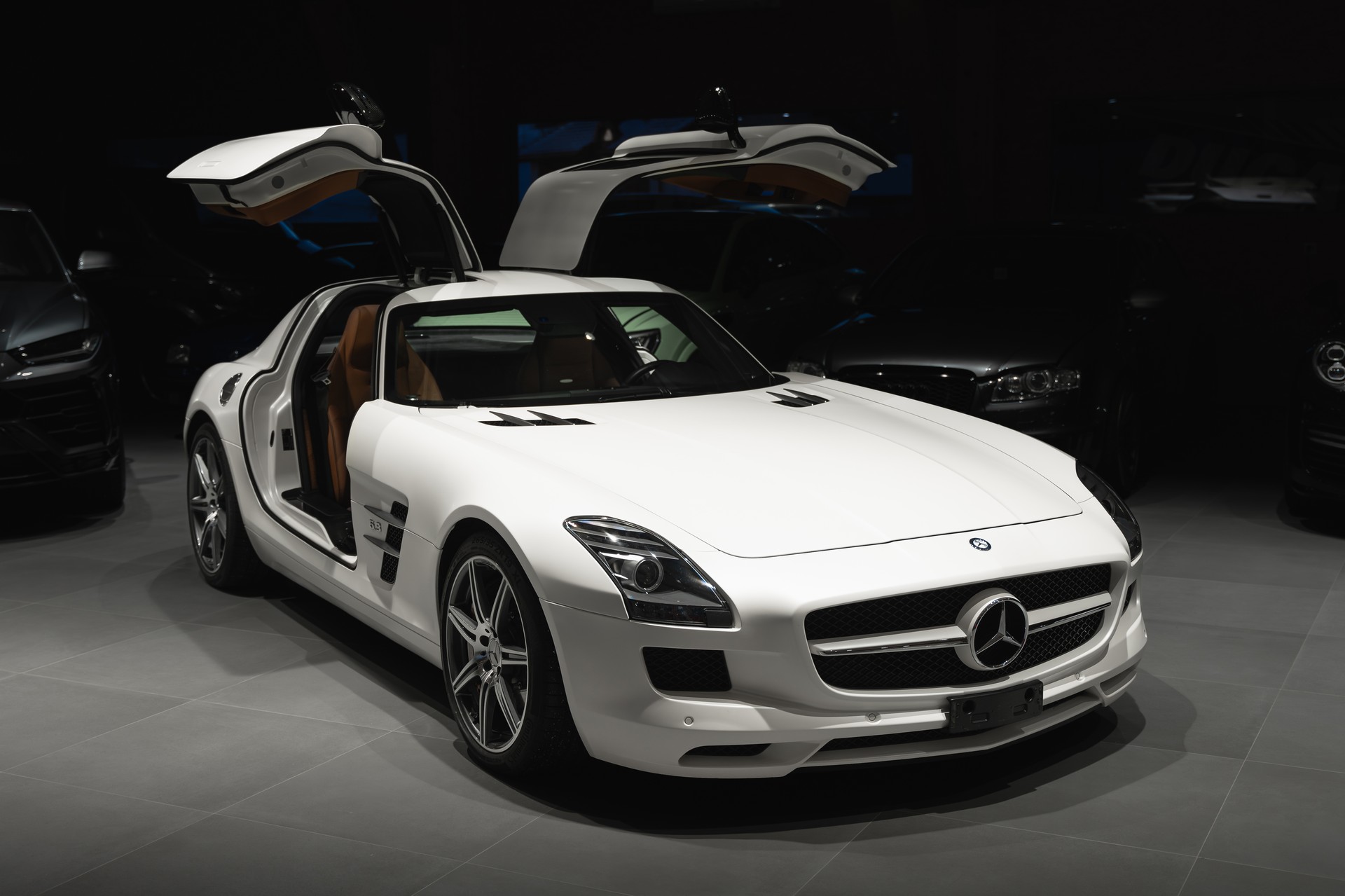 MERCEDES-BENZ SLS 63 AMG Blanc nacré mat *official car showcar Geneva 2011* Full Option-image-2