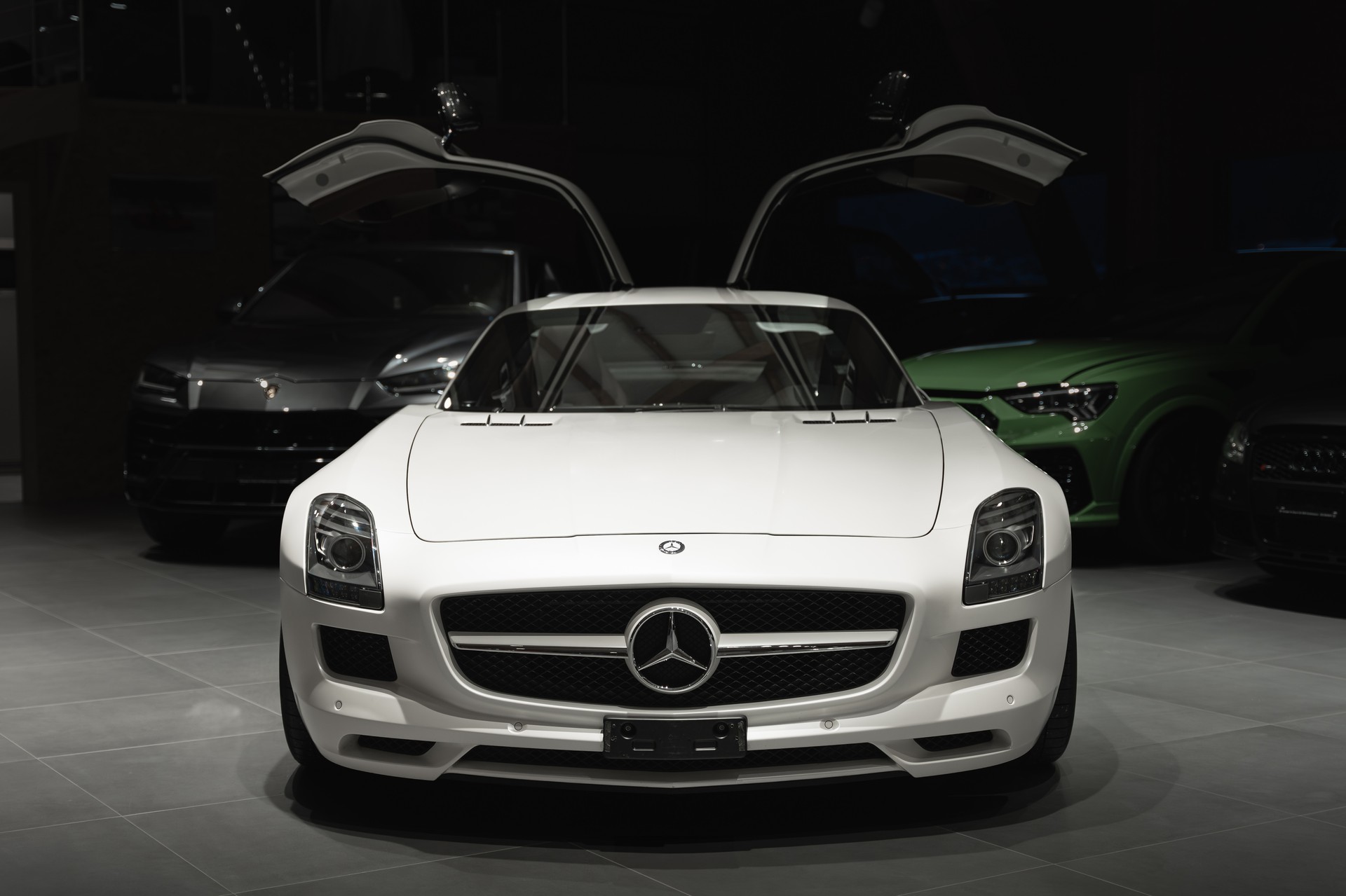 MERCEDES-BENZ SLS 63 AMG Blanc nacré mat *official car showcar Geneva 2011* Full Option-image-4