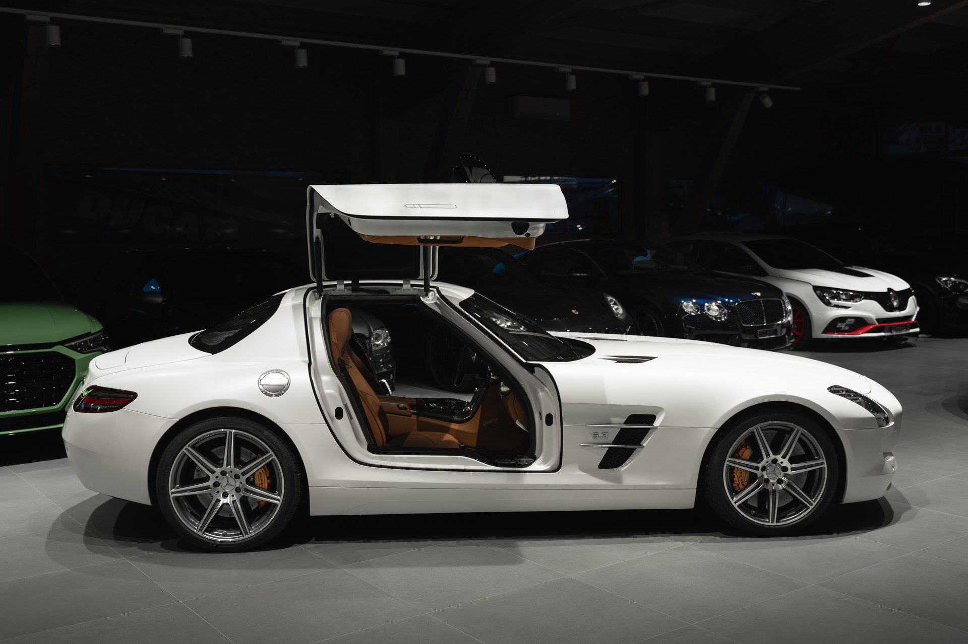 MERCEDES-BENZ SLS 63 AMG Blanc nacré mat *official car showcar Geneva 2011* Full Option-image-5
