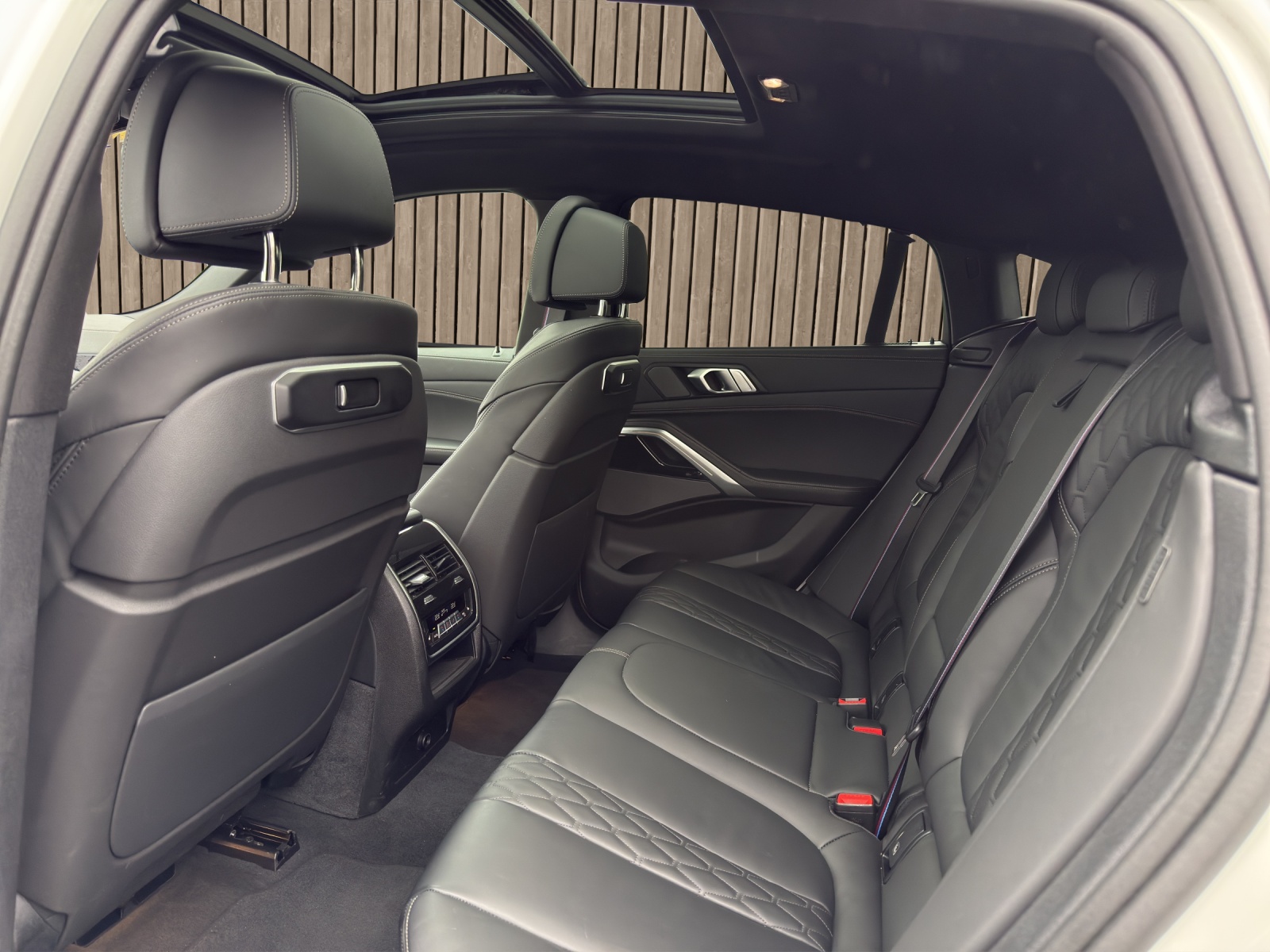 BMW X6 xDrive 48V M60i M Sport Pro Steptronic-image-12