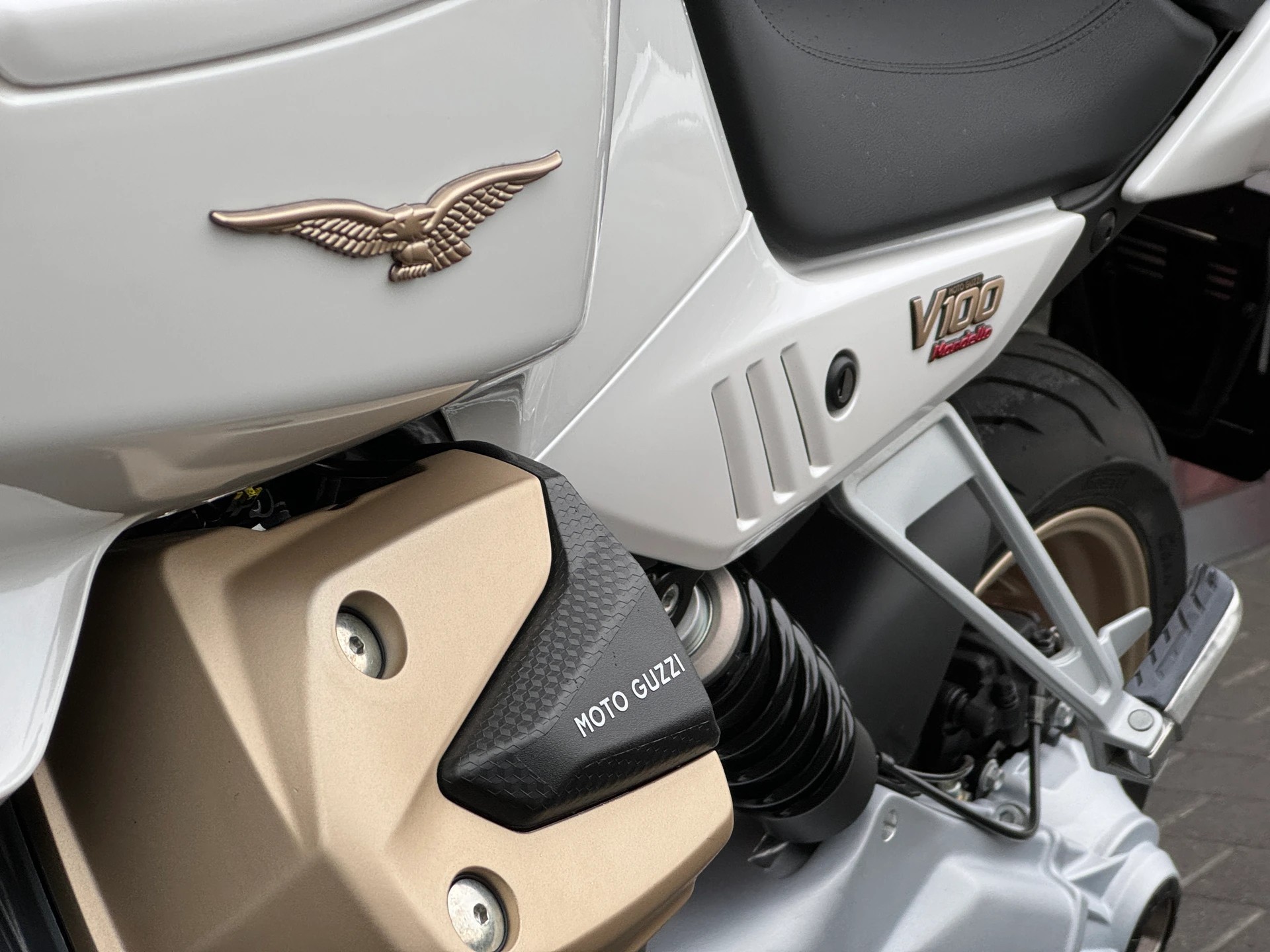 MOTO GUZZI V100 Mandello-image-5