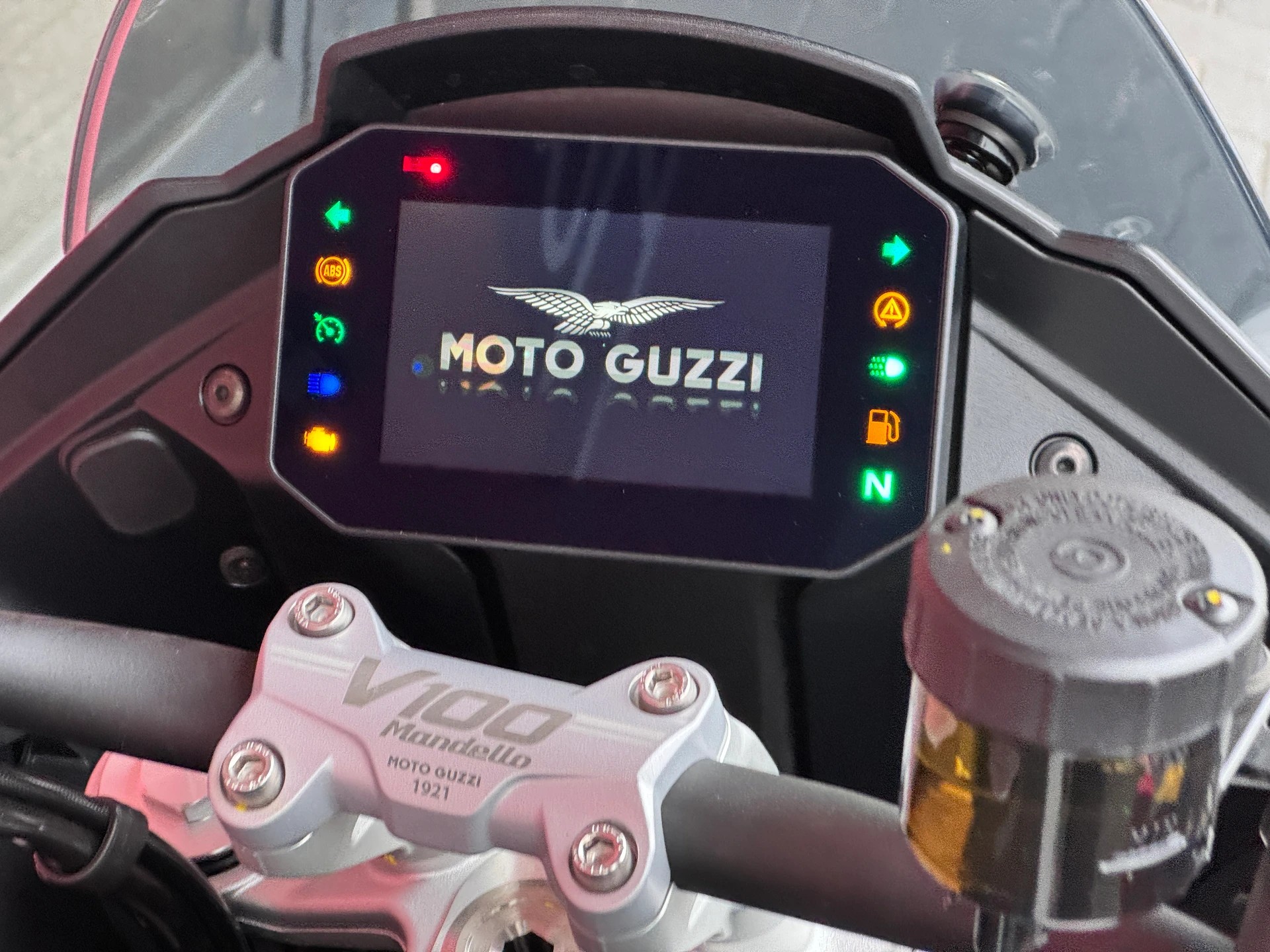 MOTO GUZZI V100 Mandello-image-14