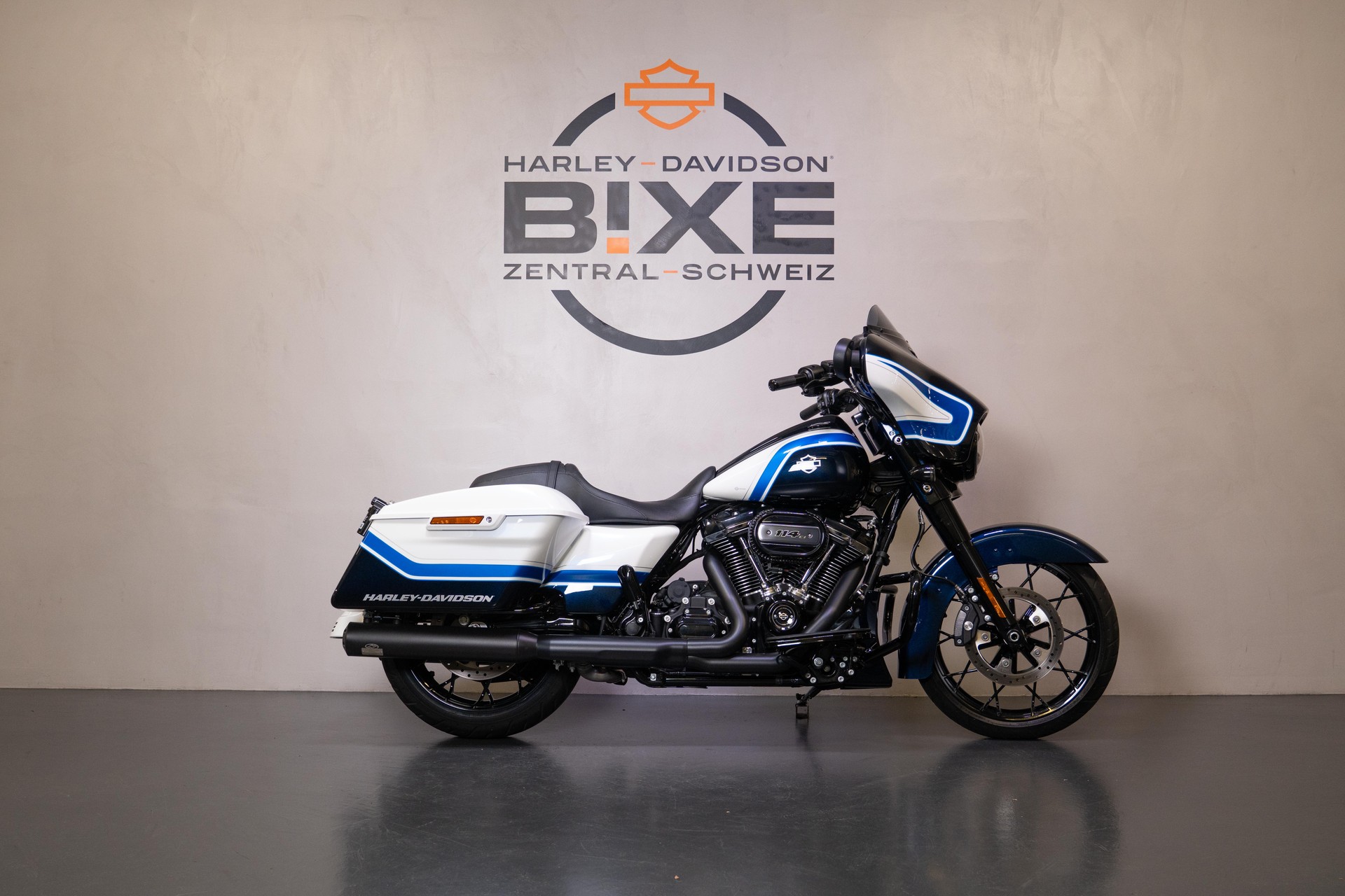 HARLEY-DAVIDSON FLHXS Street Glide Special Black Finish 114-image-0