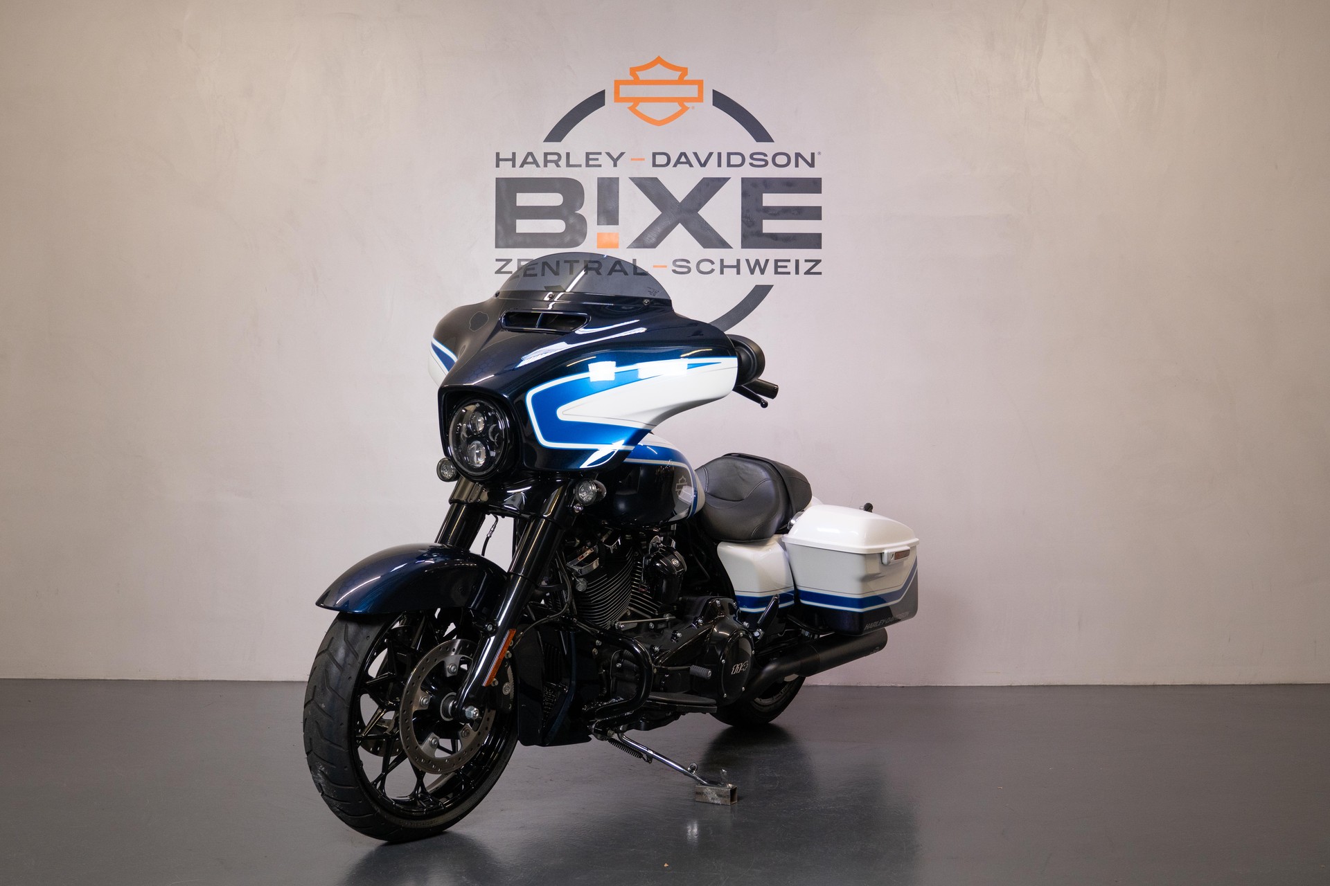 HARLEY-DAVIDSON FLHXS Street Glide Special Black Finish 114-image-1