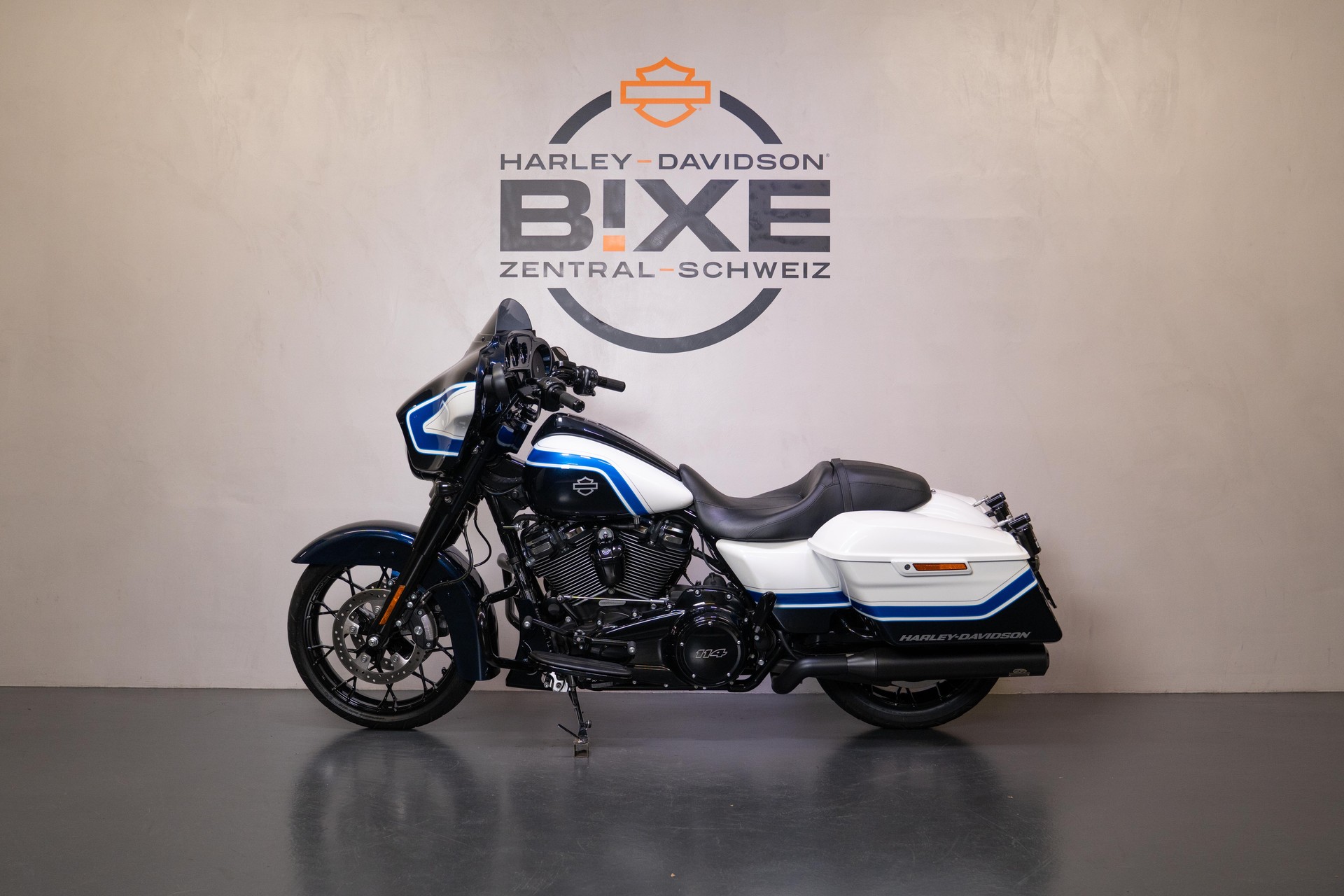 HARLEY-DAVIDSON FLHXS Street Glide Special Black Finish 114-image-2