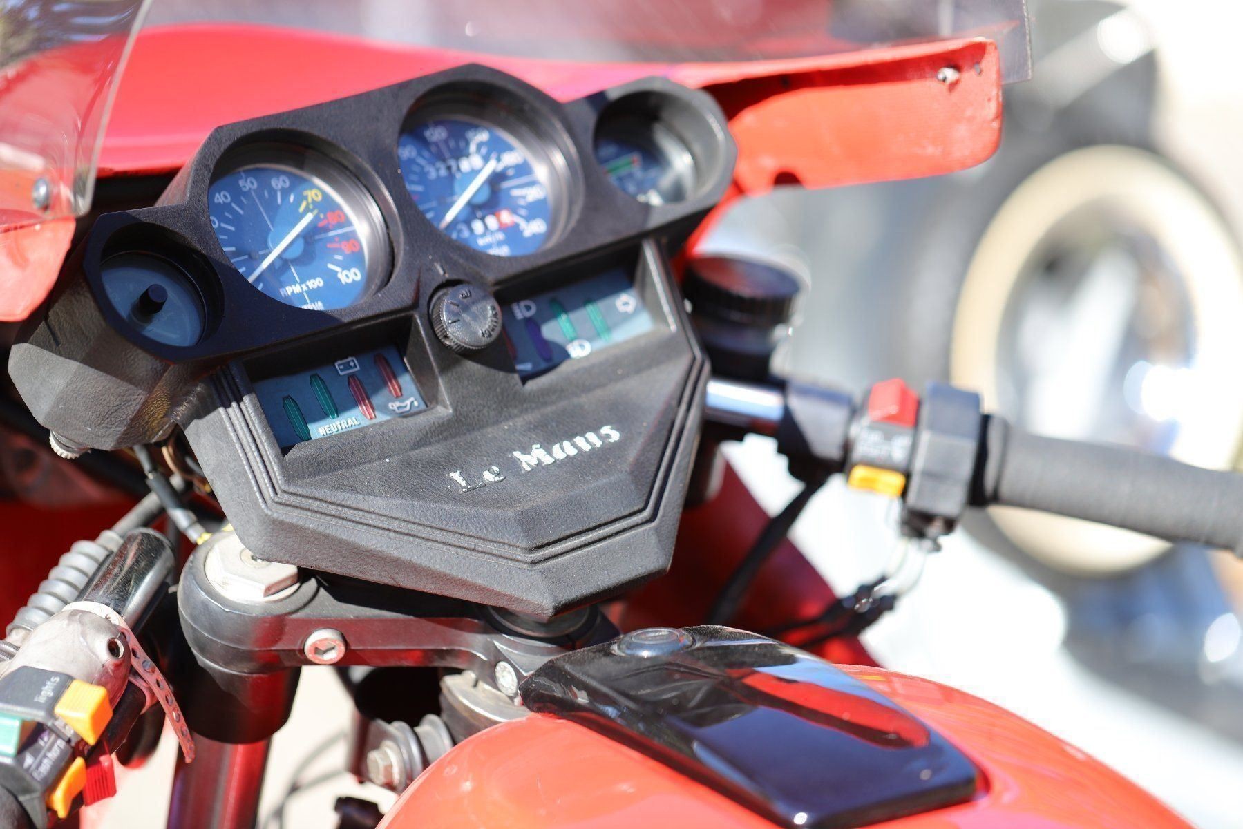 MOTO GUZZI VE 850 Le Mans II-image-1