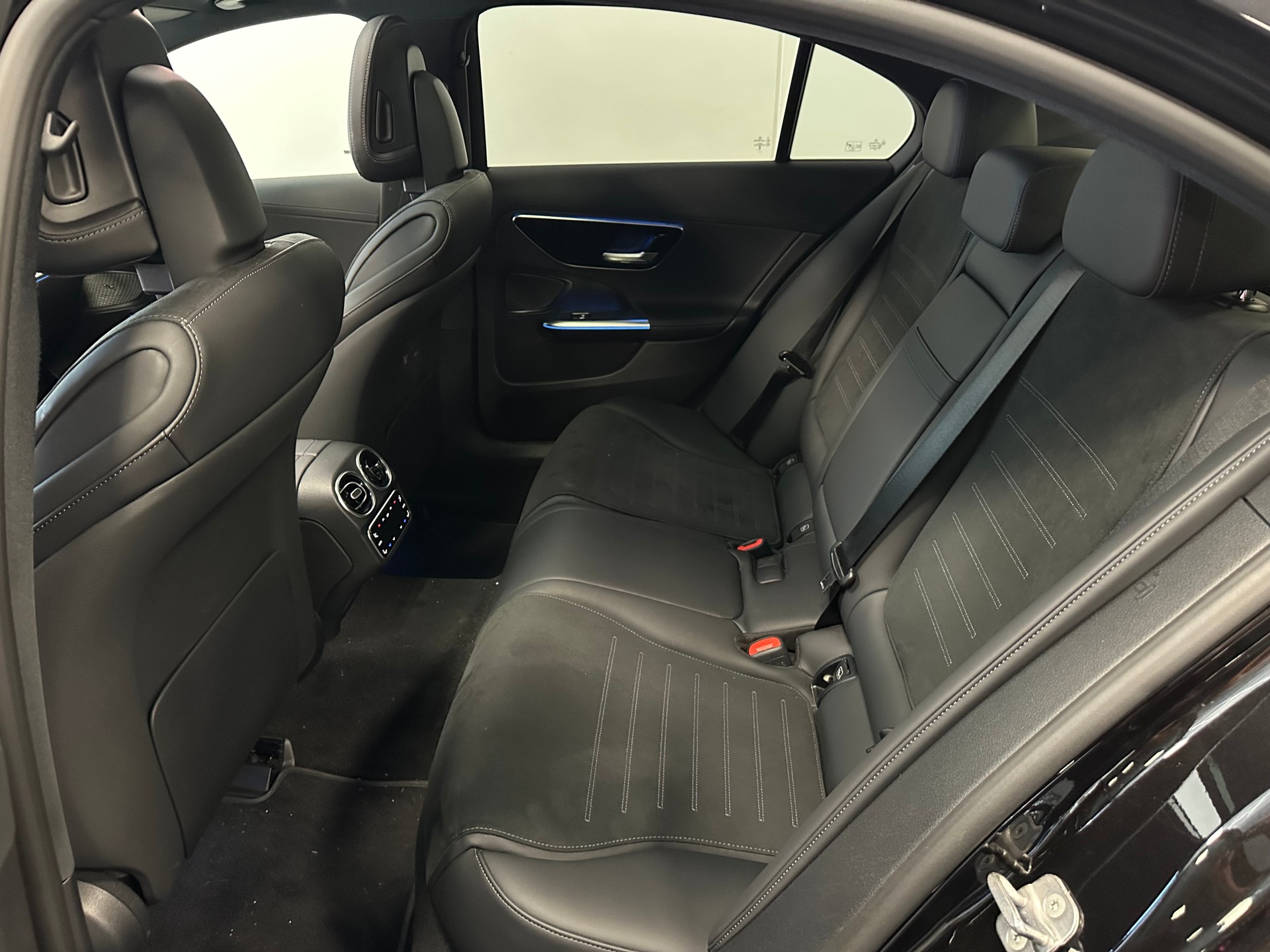 MERCEDES-BENZ C 220 d AMG Line 4 Matic-image-9