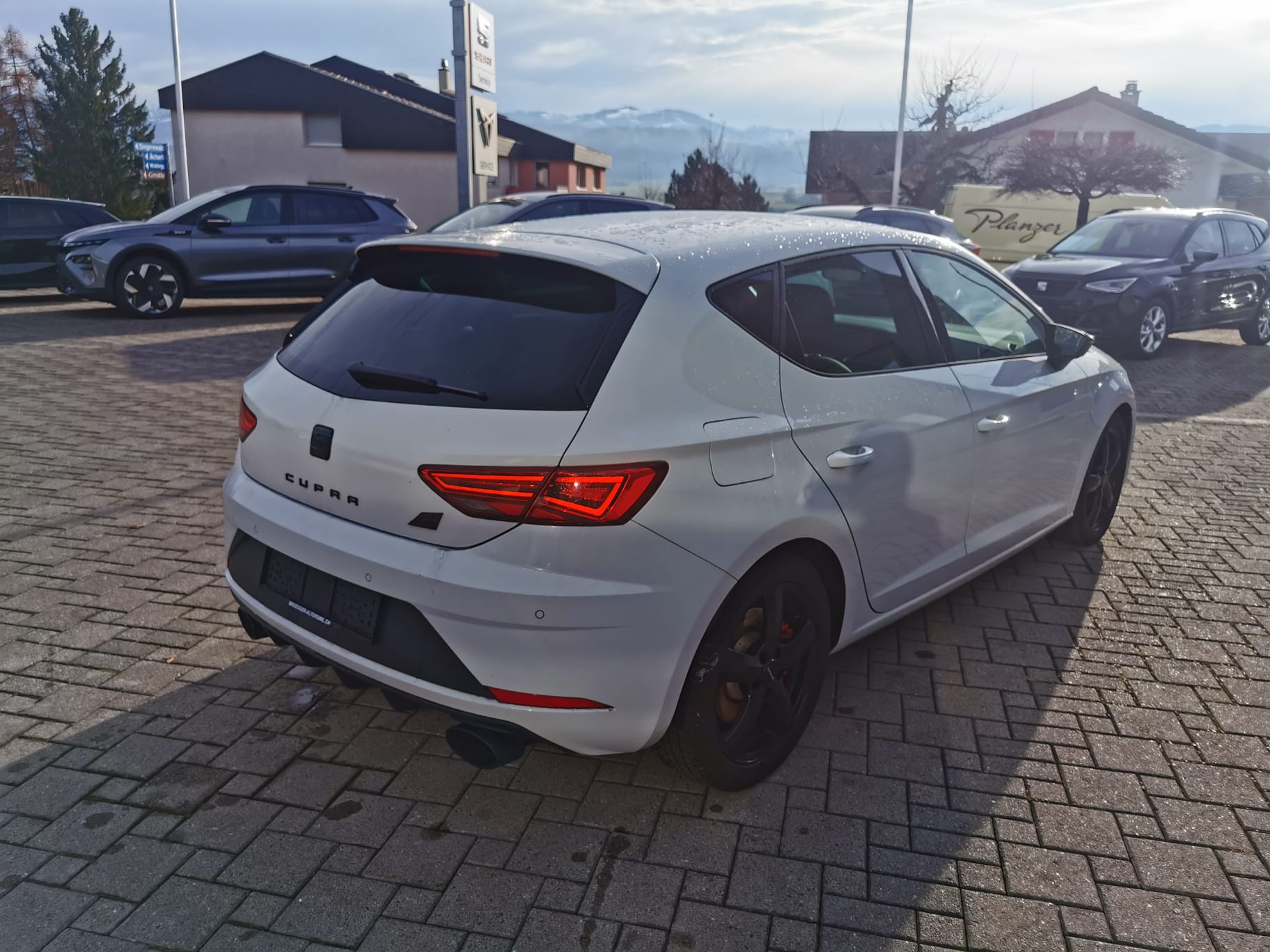 SEAT Leon 2.0 TSI 300 Cupra-image-2