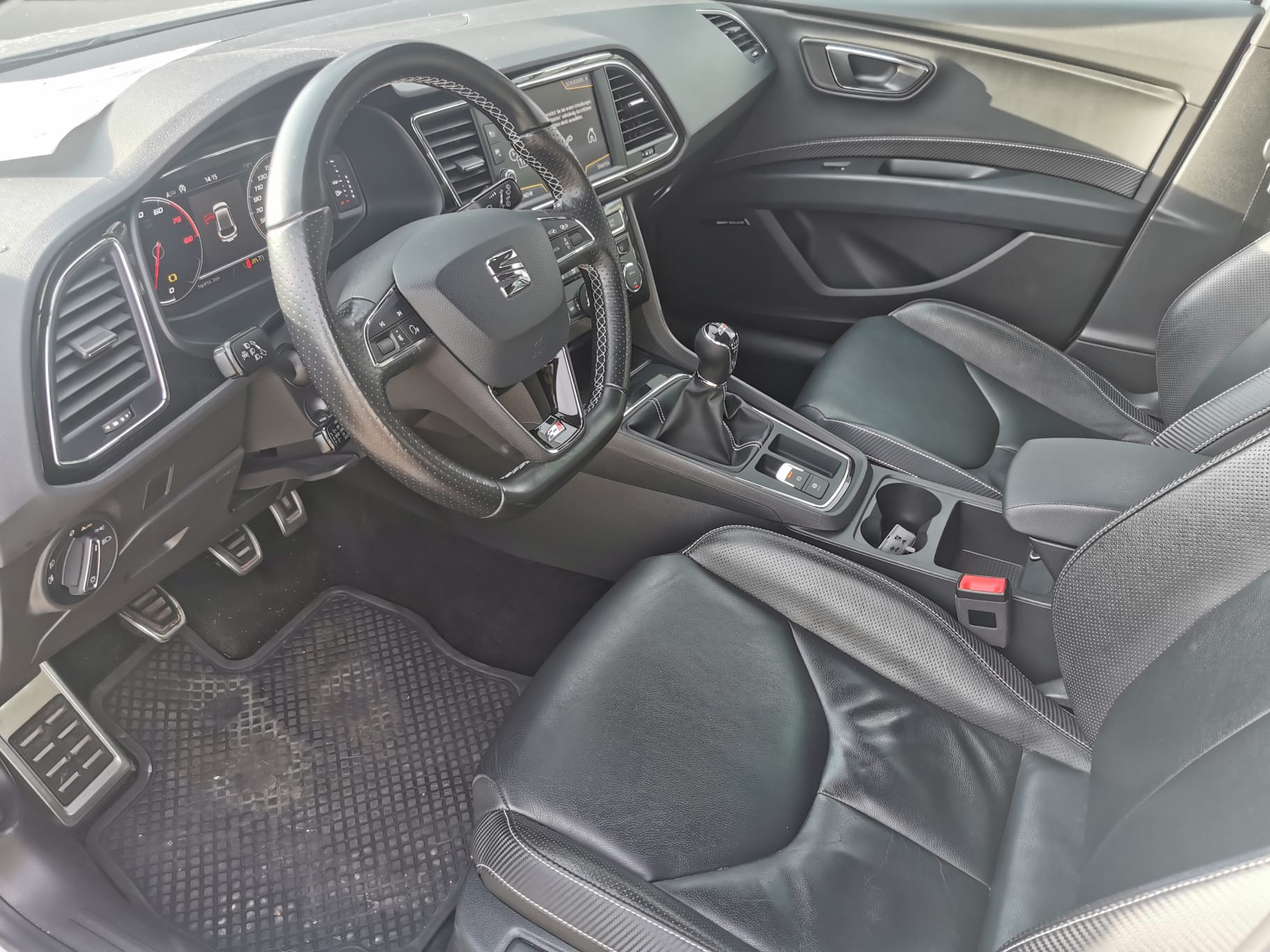 SEAT Leon 2.0 TSI 300 Cupra-image-4