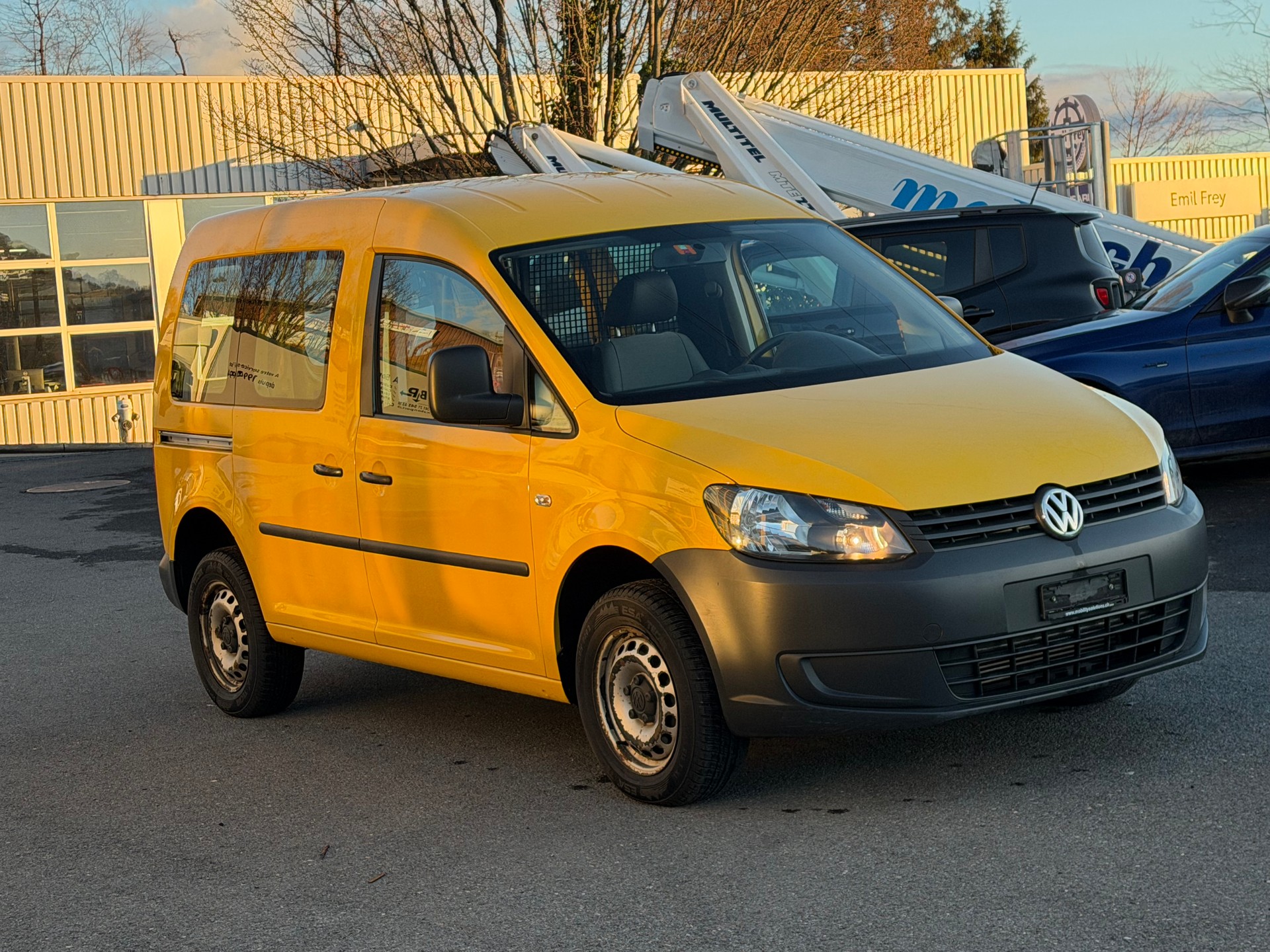 VW Caddy 4X4 2.0 diesel-image-2