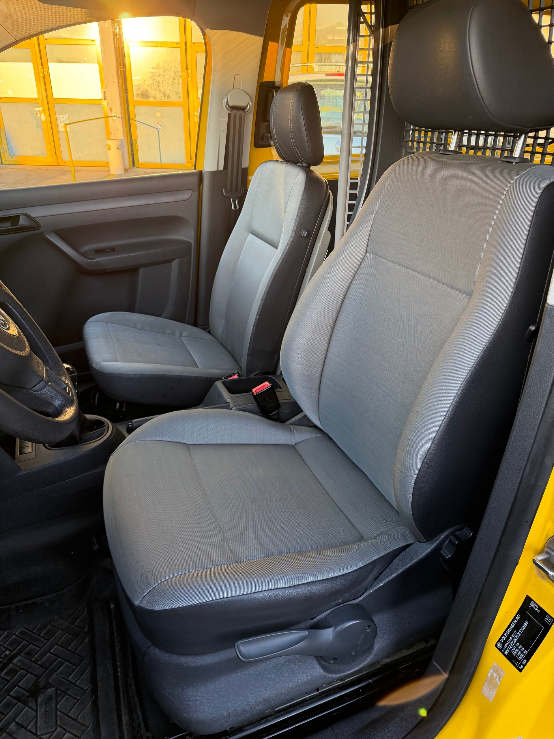VW Caddy 4X4 2.0 diesel-image-5