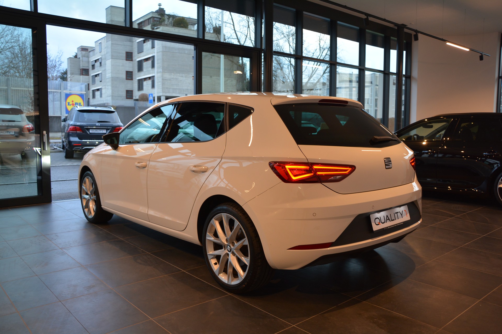 SEAT Leon 1.5 TGI FR DSG-showroom-element-3