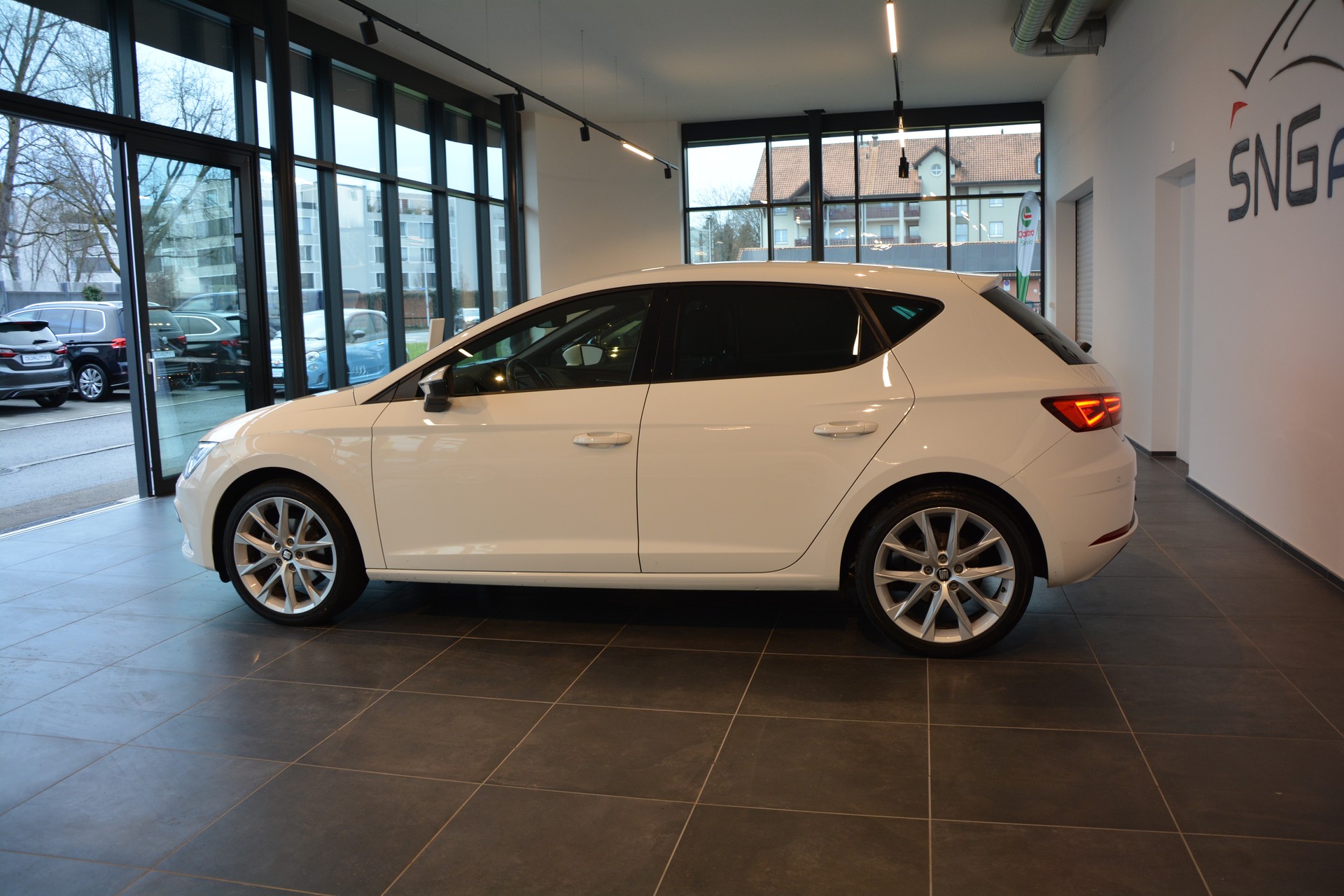 SEAT Leon 1.5 TGI FR DSG-showroom-element-2