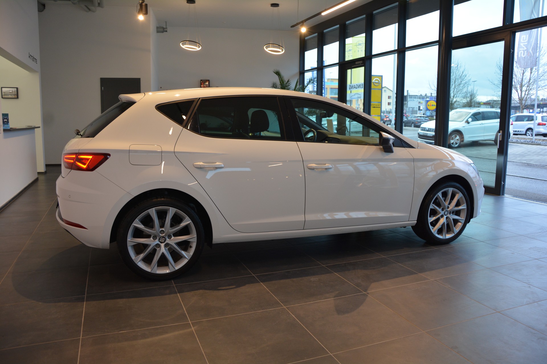 SEAT Leon 1.5 TGI FR DSG-image-6