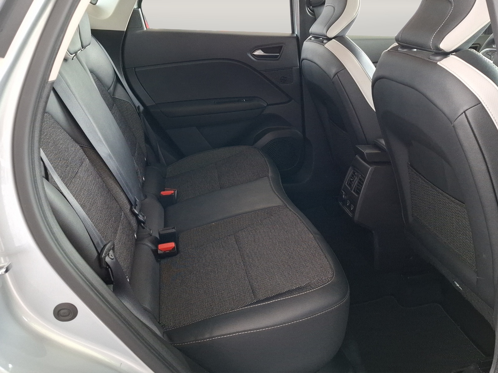 RENAULT Captur 1.0 TCe PF Intens-image-10