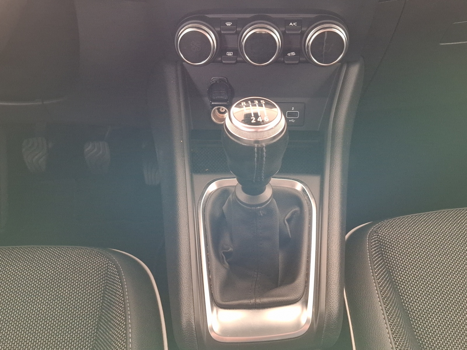 RENAULT Captur 1.0 TCe PF Intens-image-12