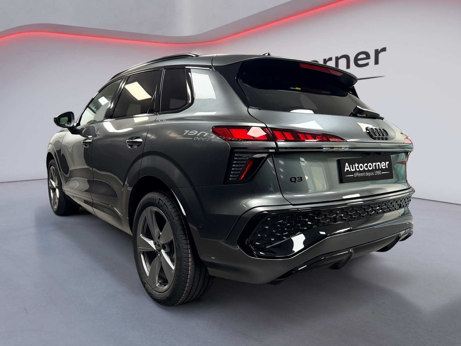 AUDI Q3 SUV 110 kW TFSI S tronic-image-2