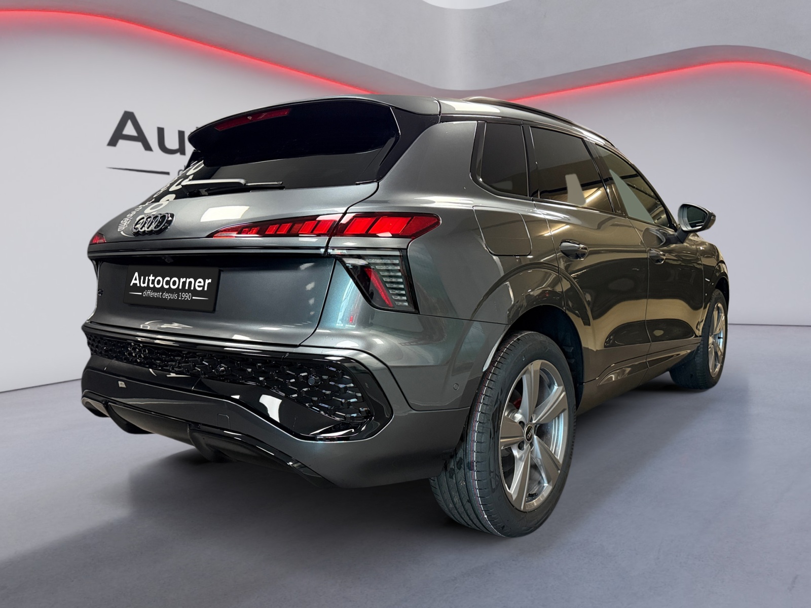 AUDI Q3 SUV 110 kW TFSI S tronic-image-4