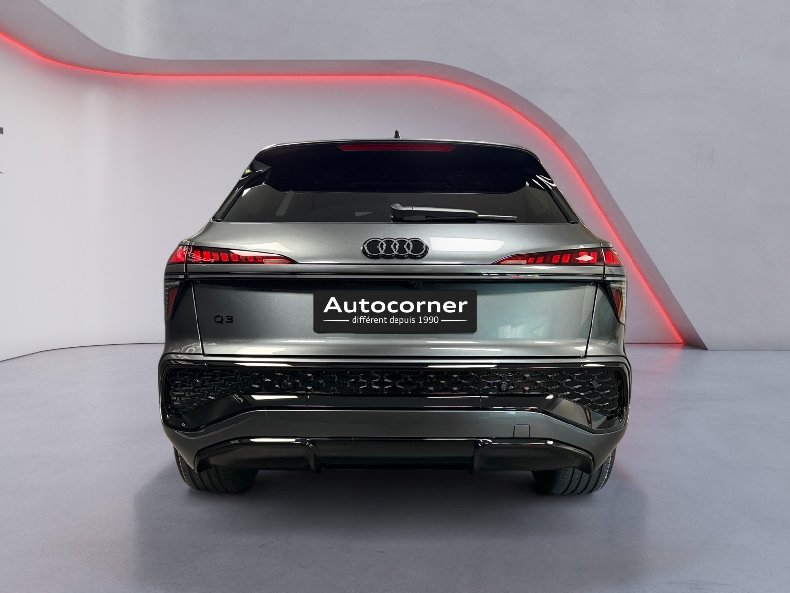 AUDI Q3 SUV 110 kW TFSI S tronic-image-3