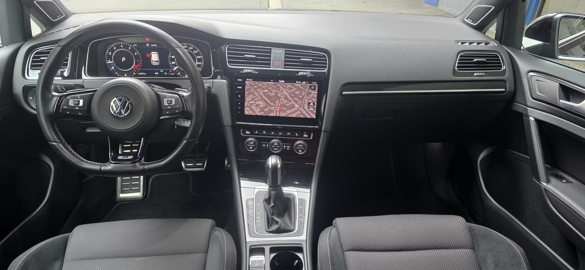 VW Golf 2.0 TSI R 4Motion DSG-image-15