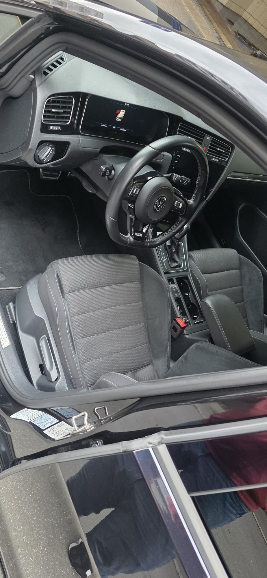 VW Golf 2.0 TSI R 4Motion DSG-image-5