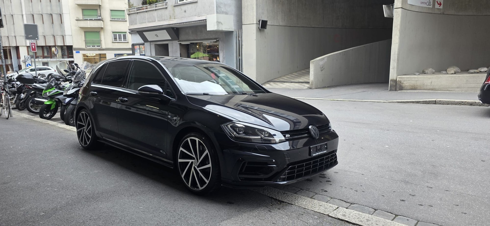 VW Golf 2.0 TSI R 4Motion DSG-showroom-element-2