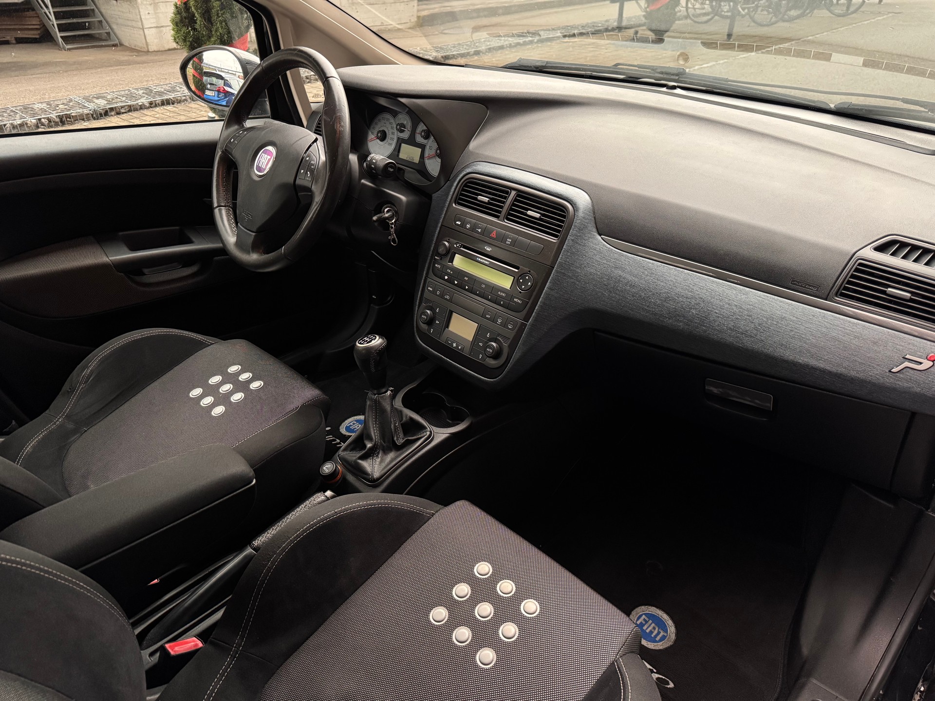 FIAT Punto 1.4 16V Turbo Sport-image-12