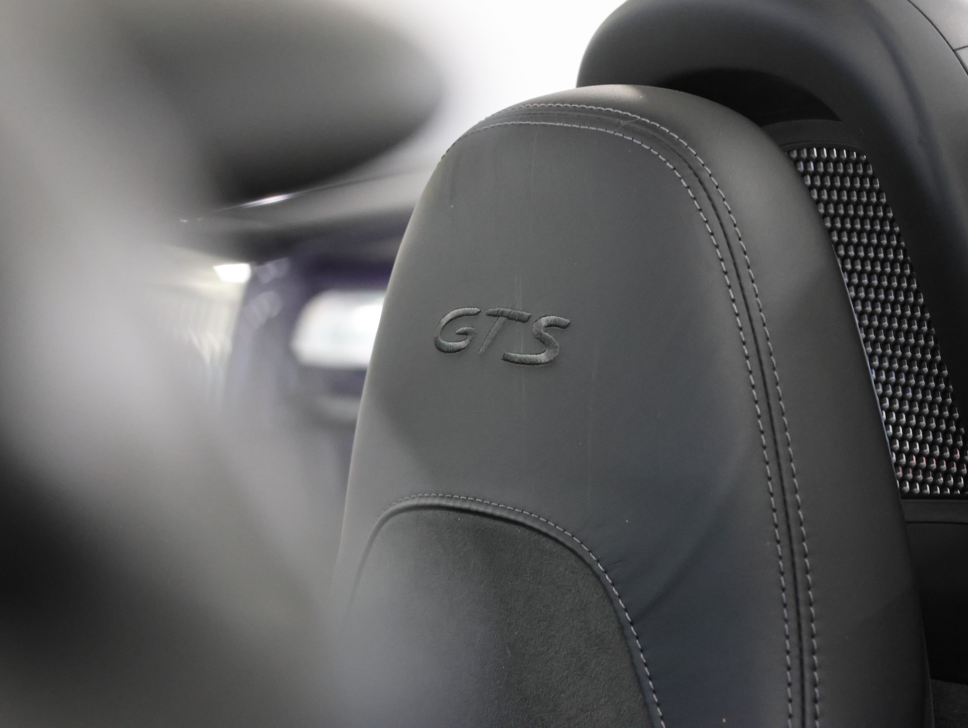 PORSCHE 718 Boxster GTS 4.0 PDK *Park-Assistent* *Beheizbares Lenkrad* *PCM*-image-19