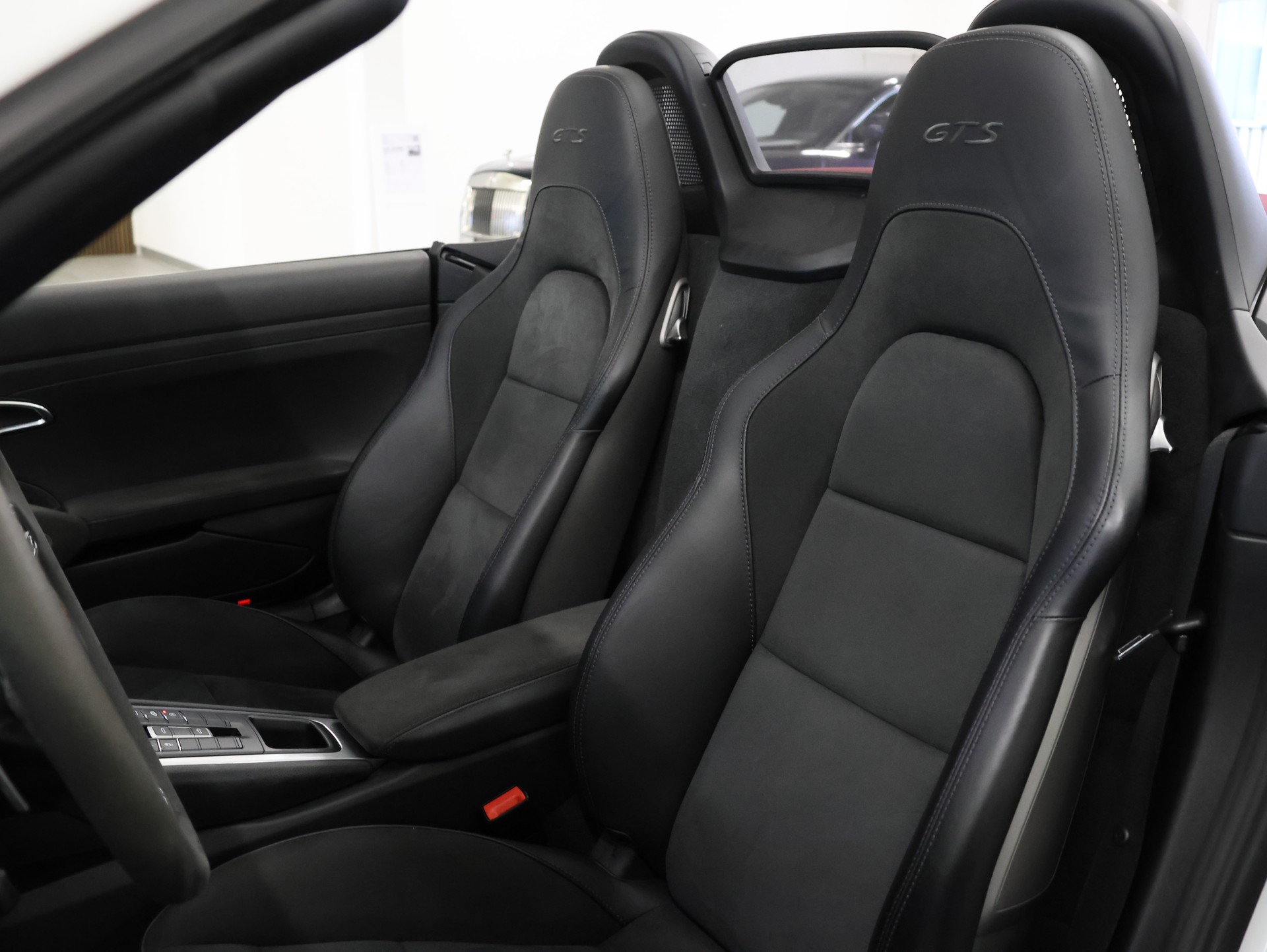 PORSCHE 718 Boxster GTS 4.0 PDK *Park-Assistent* *Beheizbares Lenkrad* *PCM*-image-18