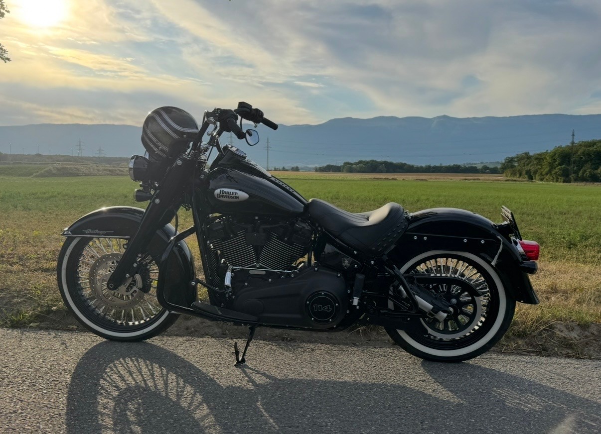 HARLEY-DAVIDSON FLHCS Heritage Classic 114 Black Finish-image-6