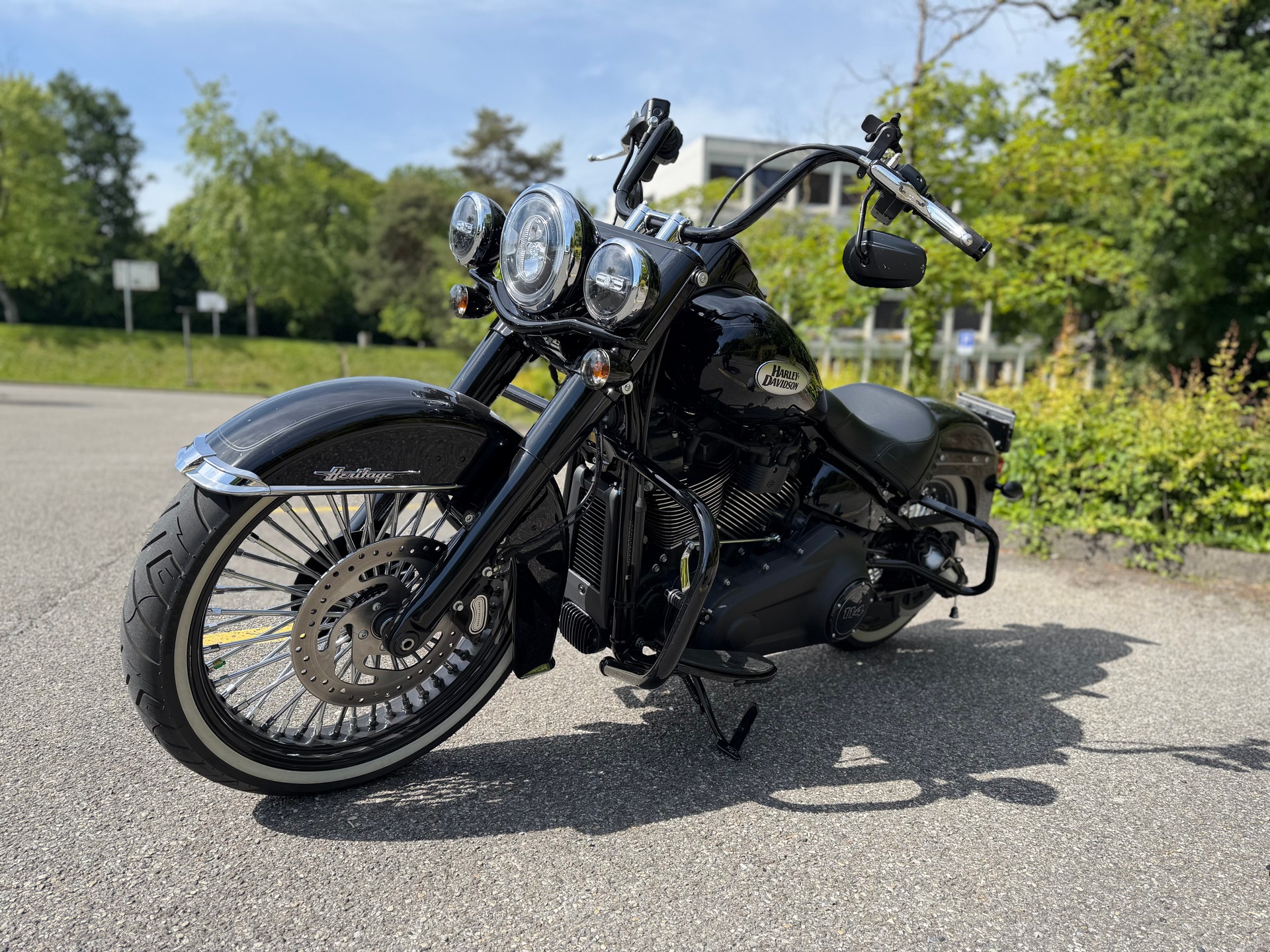 HARLEY-DAVIDSON FLHCS Heritage Classic 114 Black Finish-image-3