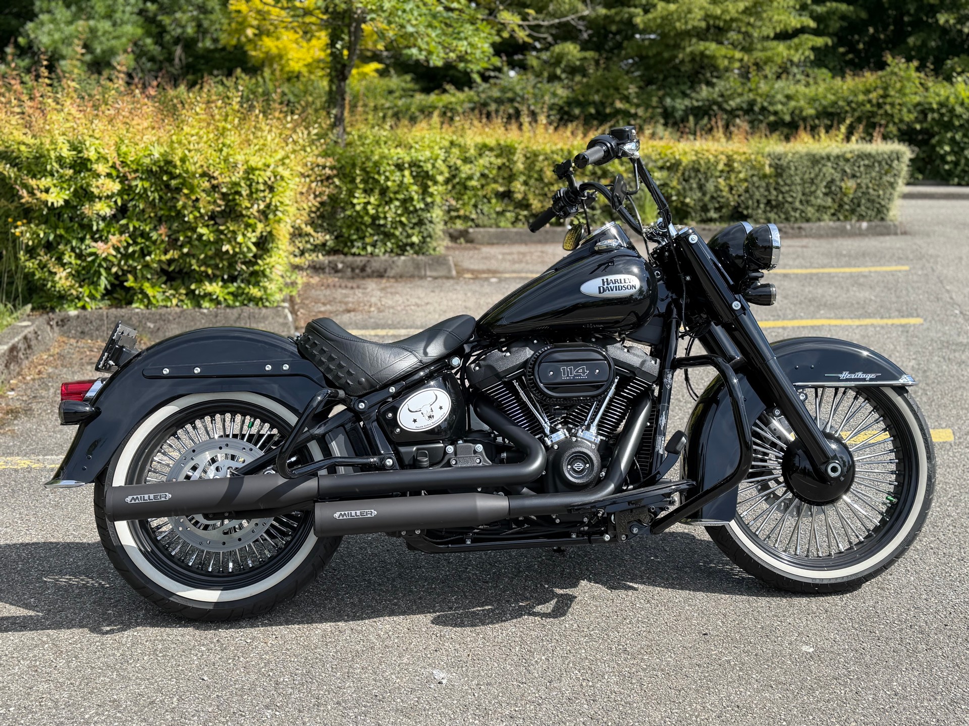 HARLEY-DAVIDSON FLHCS Heritage Classic 114 Black Finish-image-0