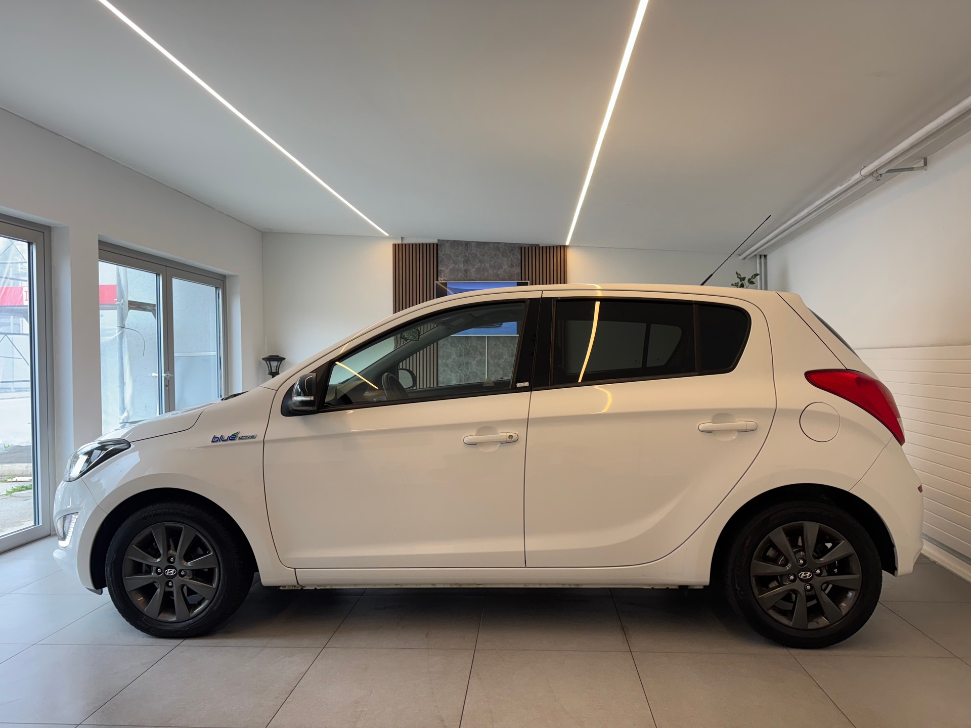 HYUNDAI i20 1.4 GO!**CH-Fahrzeug**-image-7