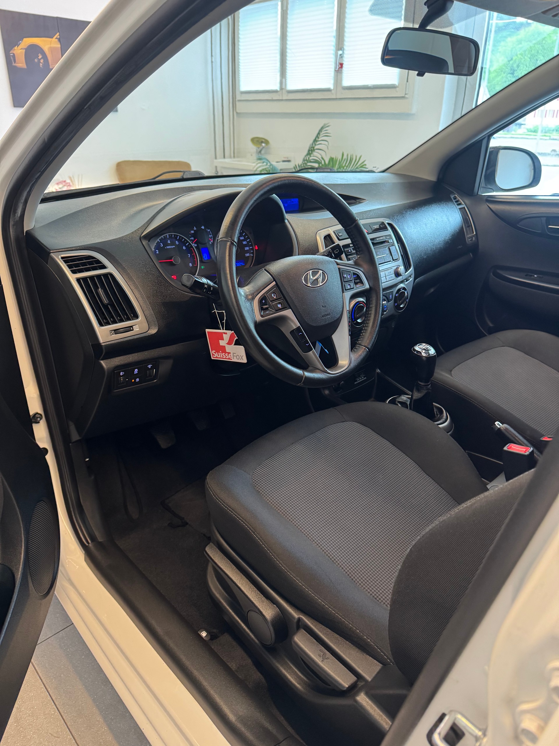 HYUNDAI i20 1.4 GO!**CH-Fahrzeug**-image-9