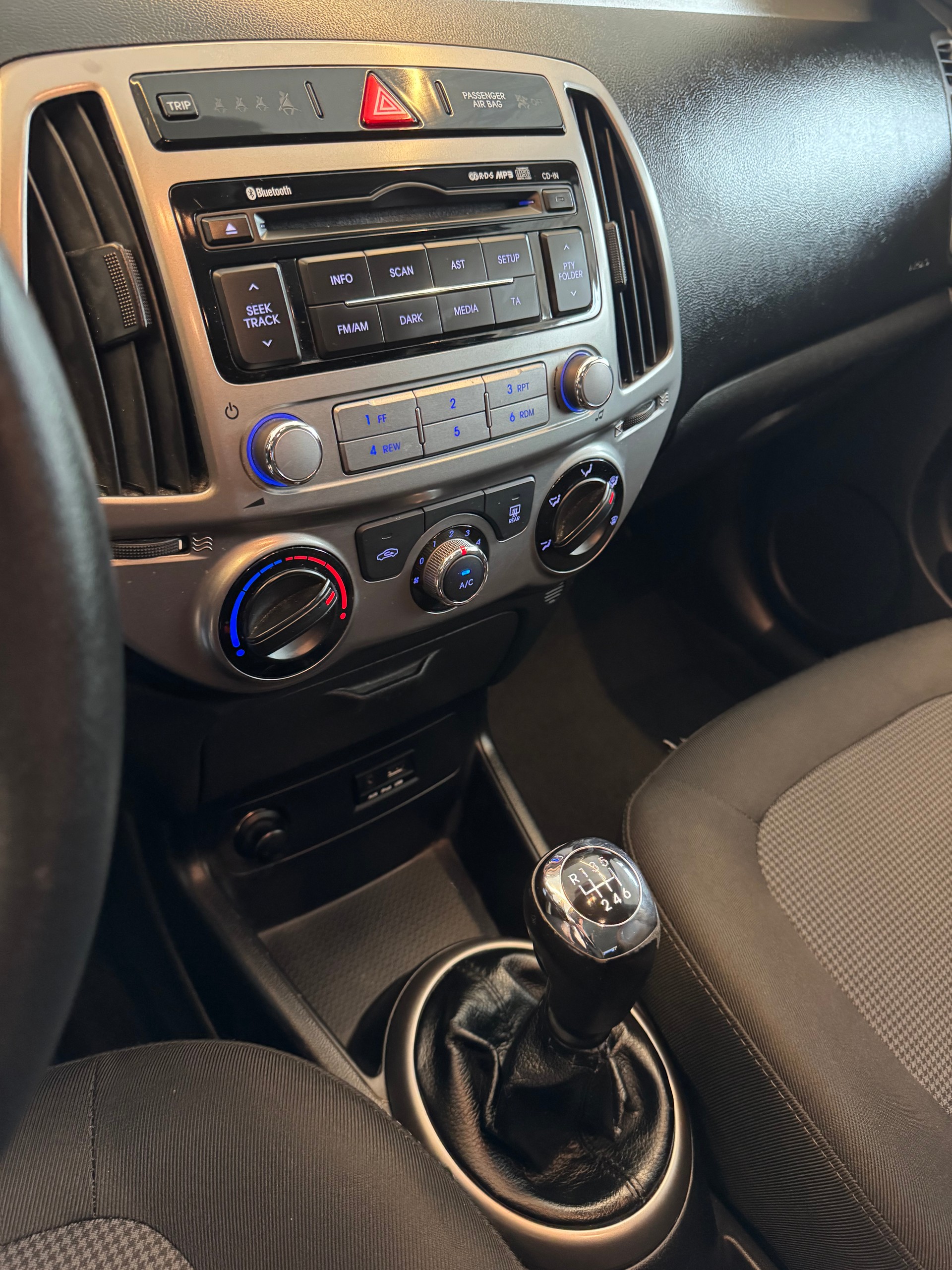 HYUNDAI i20 1.4 GO!**CH-Fahrzeug**-image-12