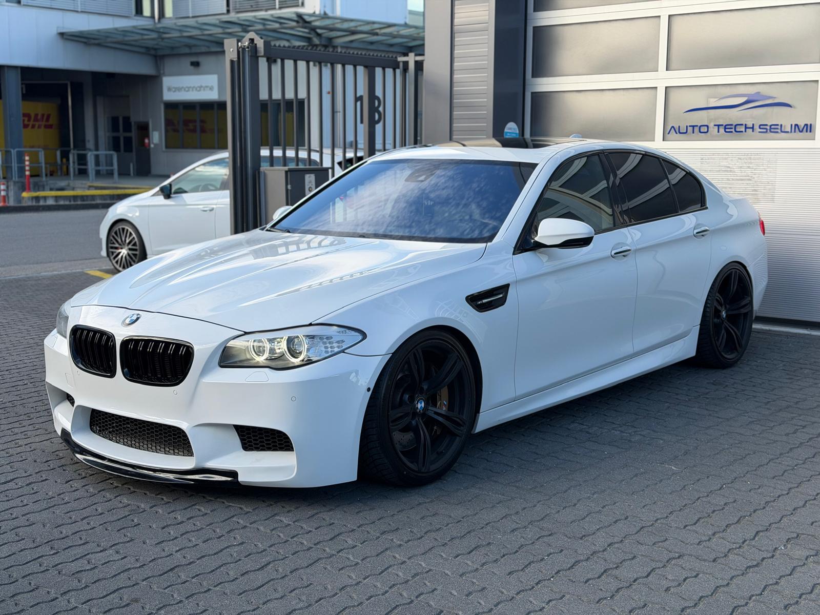 BMW M5 Drivelogic-showroom-element-2