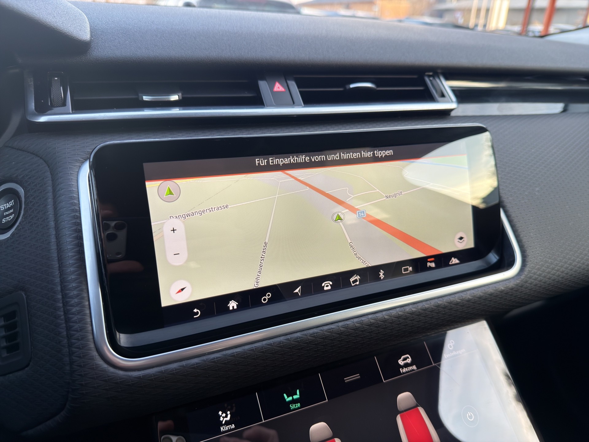 LAND ROVER Range Rover Velar 2.0 T R-Dynamic SE-image-29