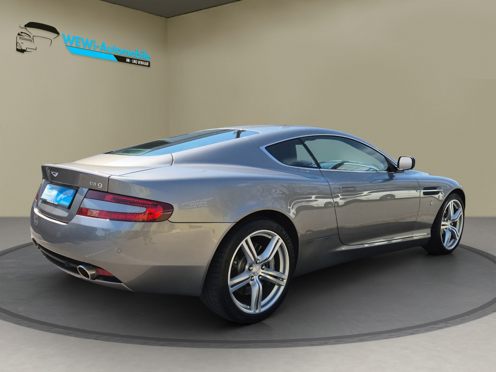 ASTON MARTIN DB9 Touchtronic 2-showroom-element-2