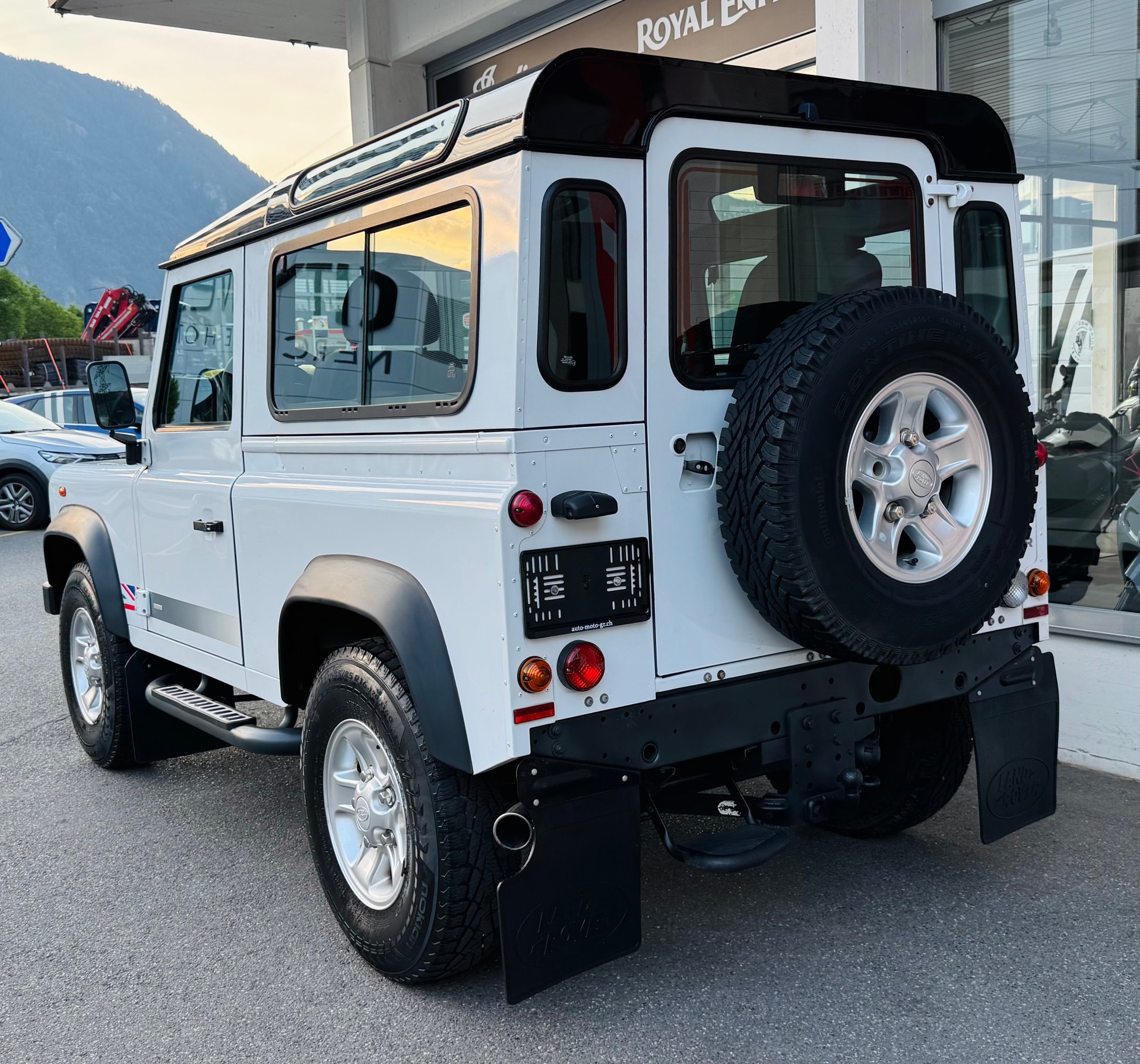 LAND ROVER Defender 90 2.2 TD4 Station Wagon Legend-showroom-element-3