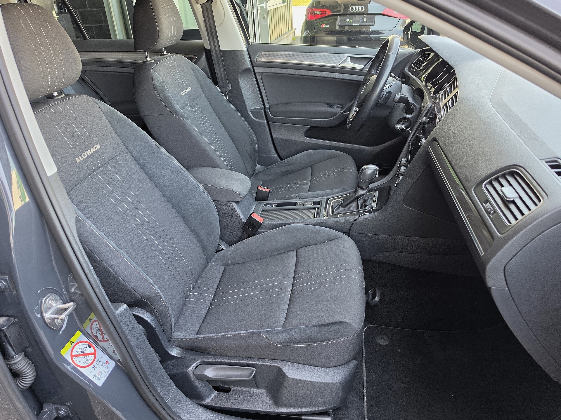 VW Golf VII Alltrack 2.0 TDI DSG 4motion-image-9