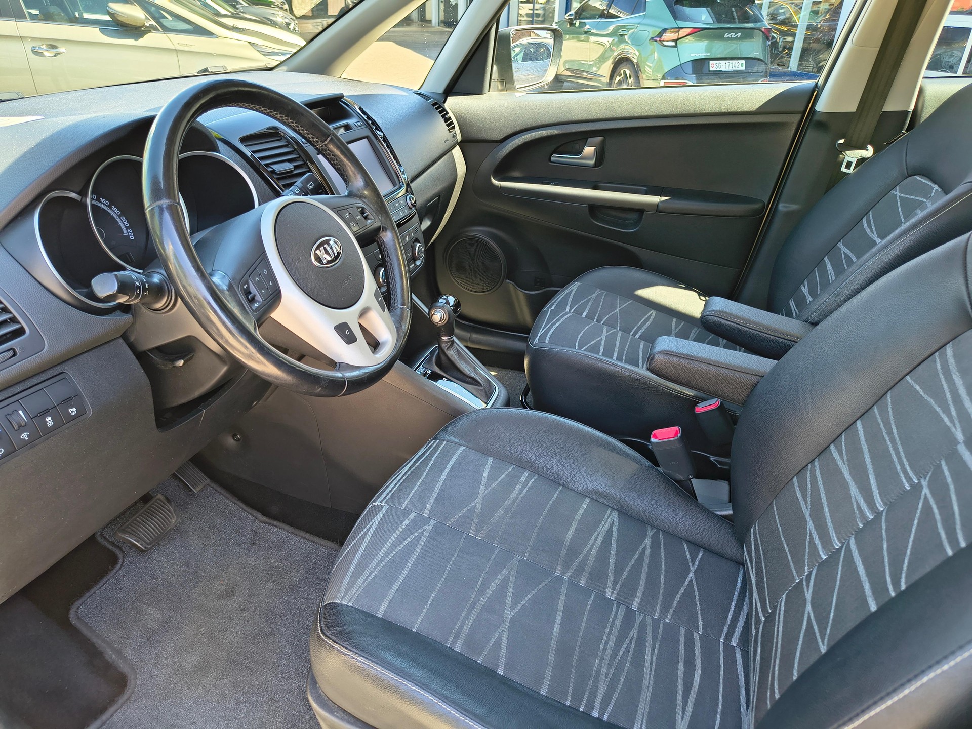 KIA Venga 1.6 CVVT Swiss Champion-image-6