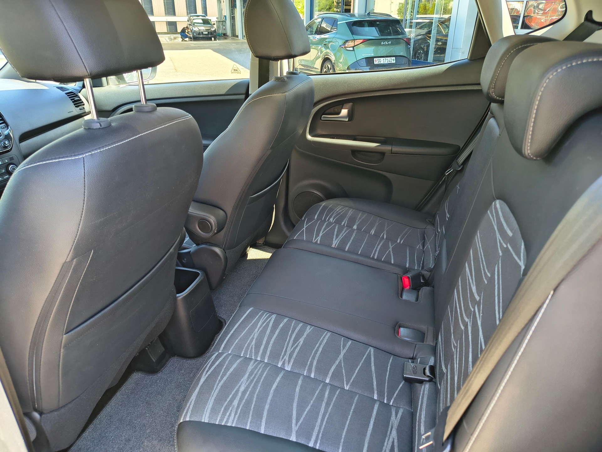 KIA Venga 1.6 CVVT Swiss Champion-image-9
