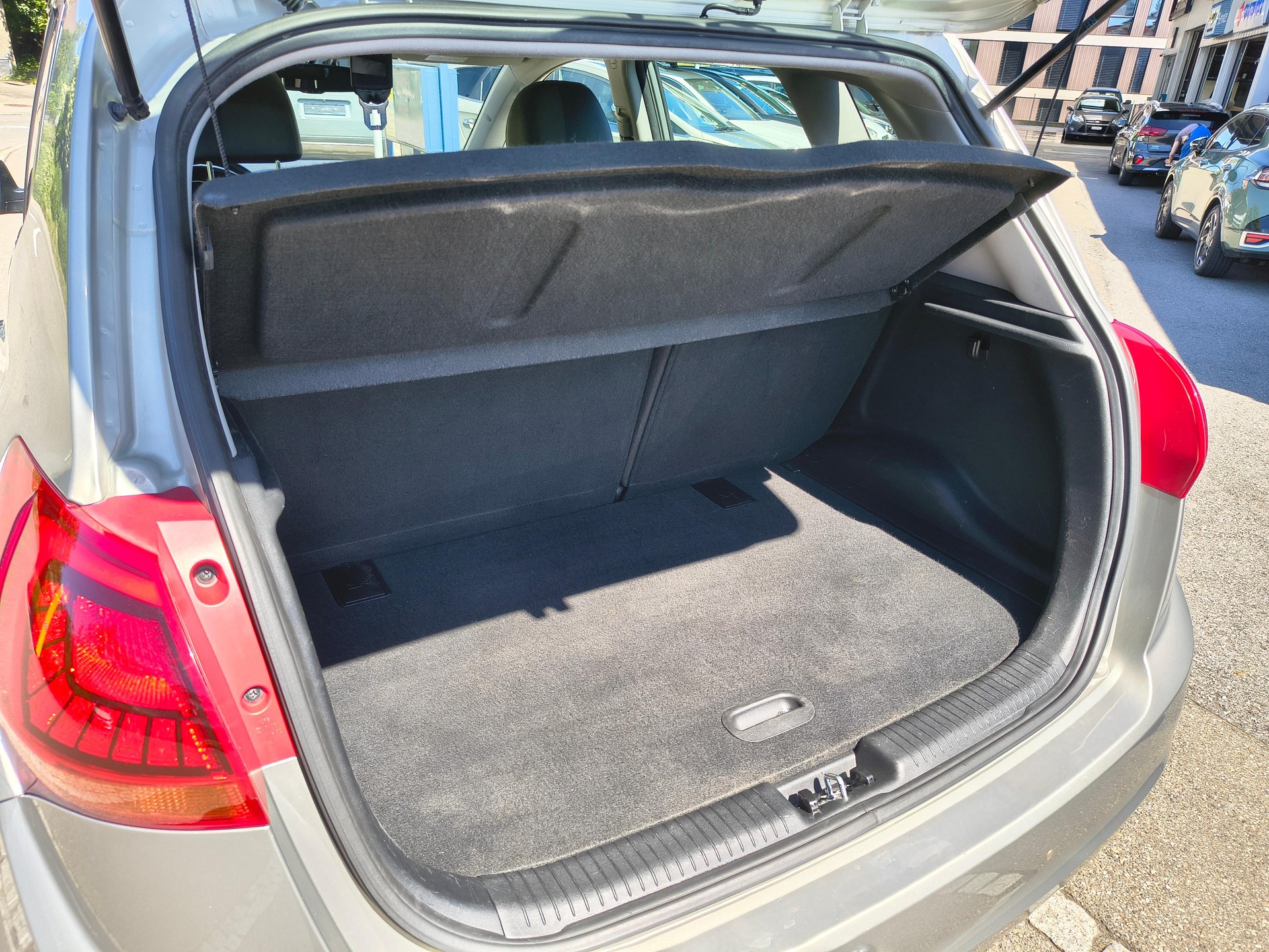 KIA Venga 1.6 CVVT Swiss Champion-image-10