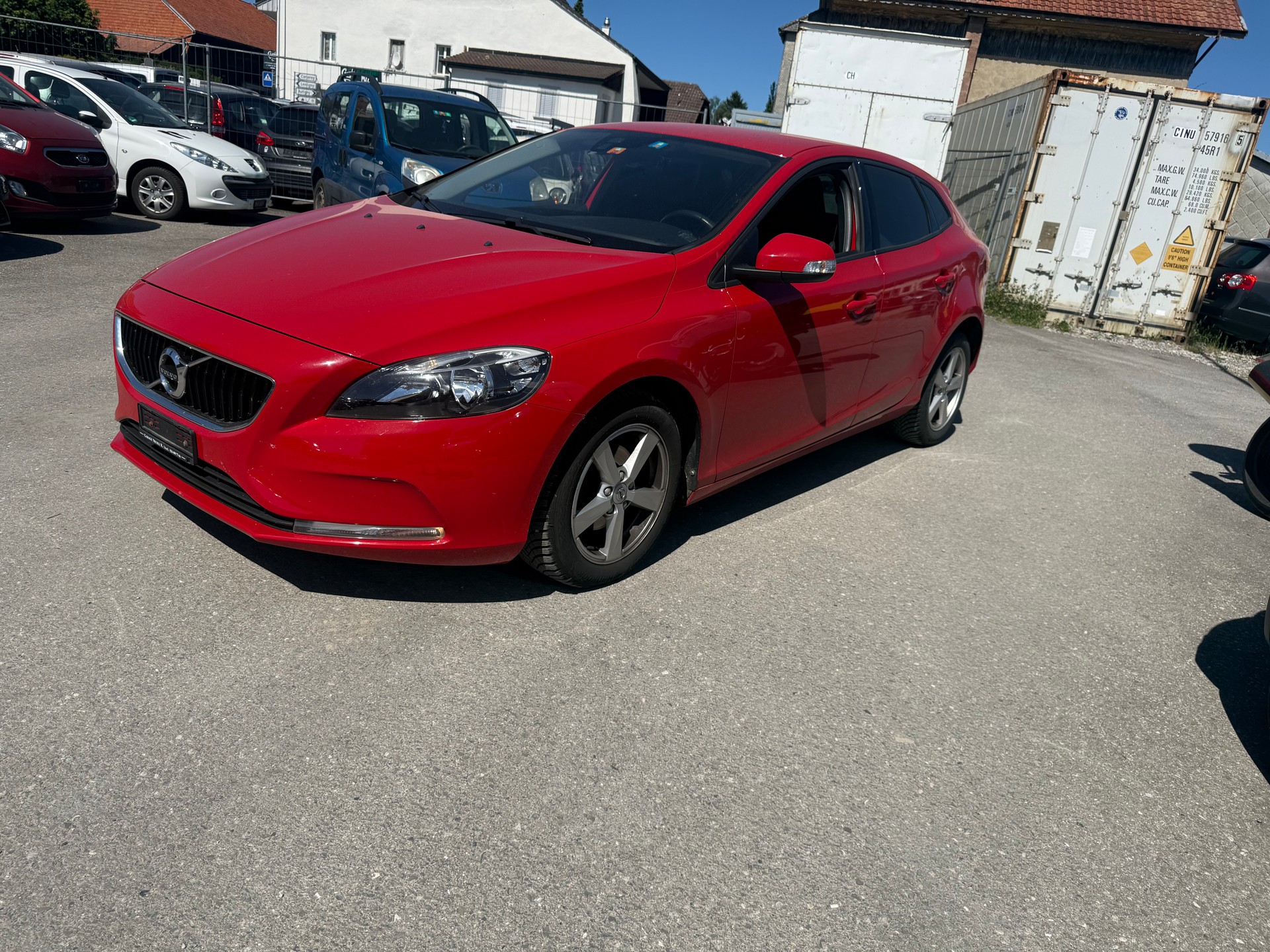 VOLVO V40 D2 Momentum R-Design