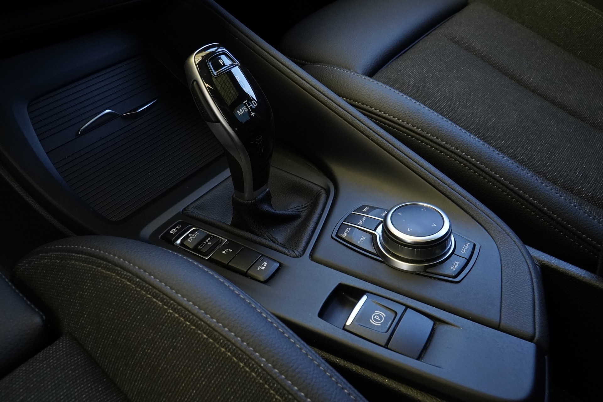 BMW X1 xDrive 20d Sport Line Fleet Edition Steptronic * CH Fahrzeug & AHK*-image-9