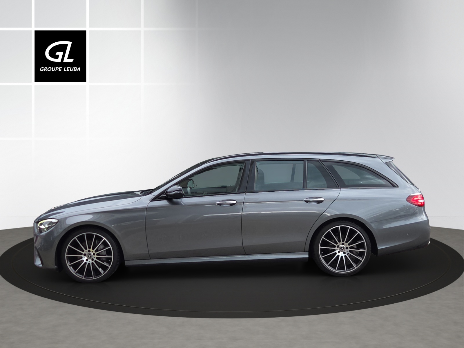 MERCEDES-BENZ E 220 d T AMG Line 9G-Tronic-showroom-element-2