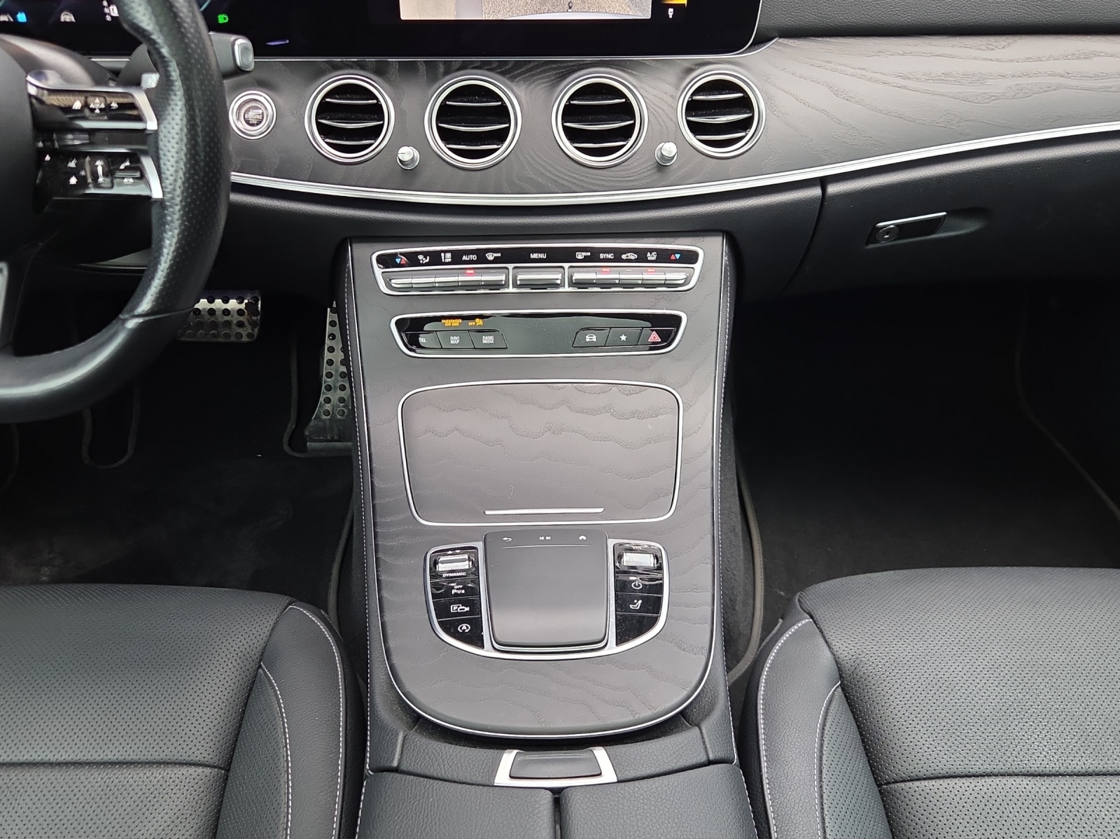 MERCEDES-BENZ E 220 d T AMG Line 9G-Tronic-image-13